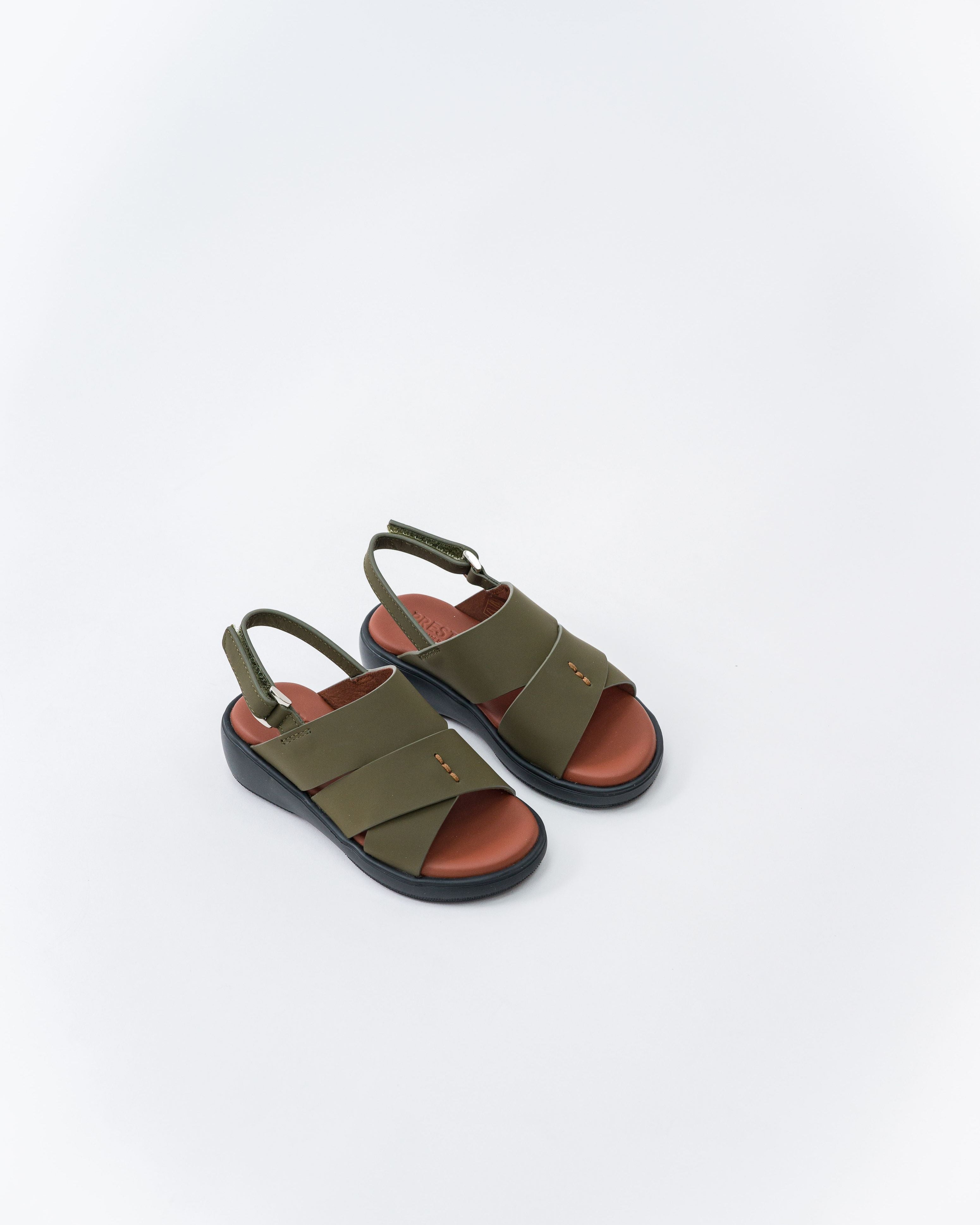 Baby extra light sandals with backstrap