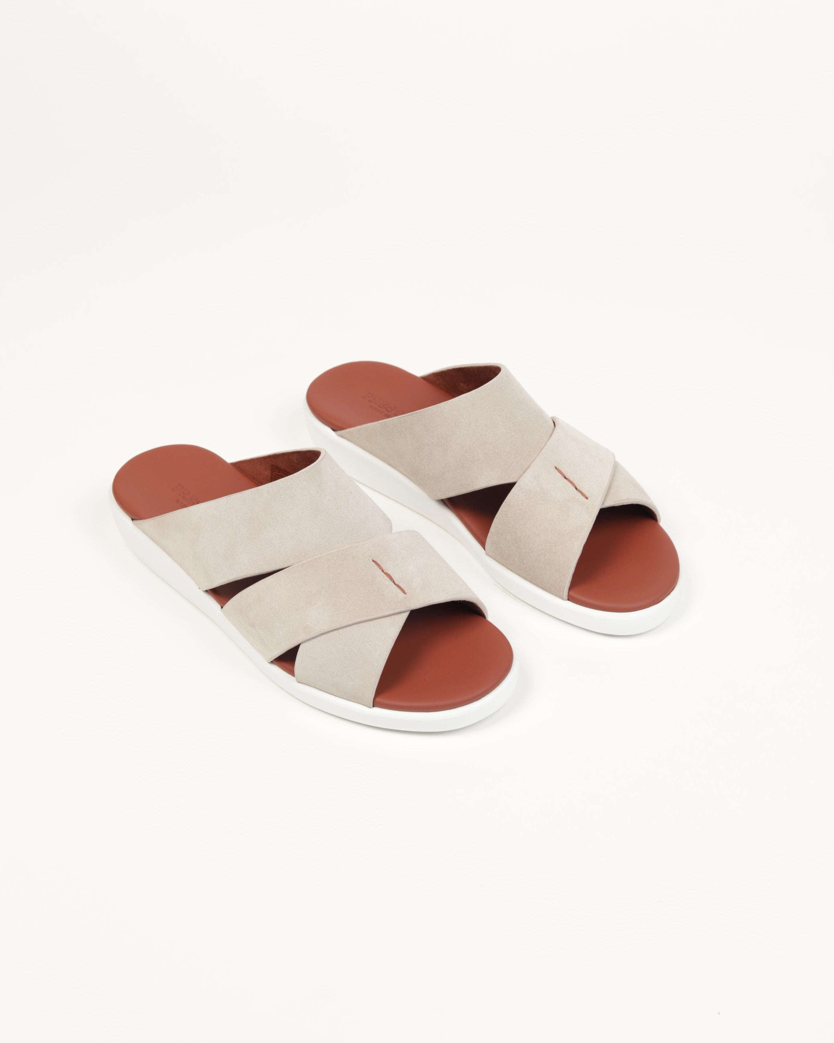 Extra- Light Sandals Men. Perfect for all-day wear, these lightweight sandals combine durability with sleek design.