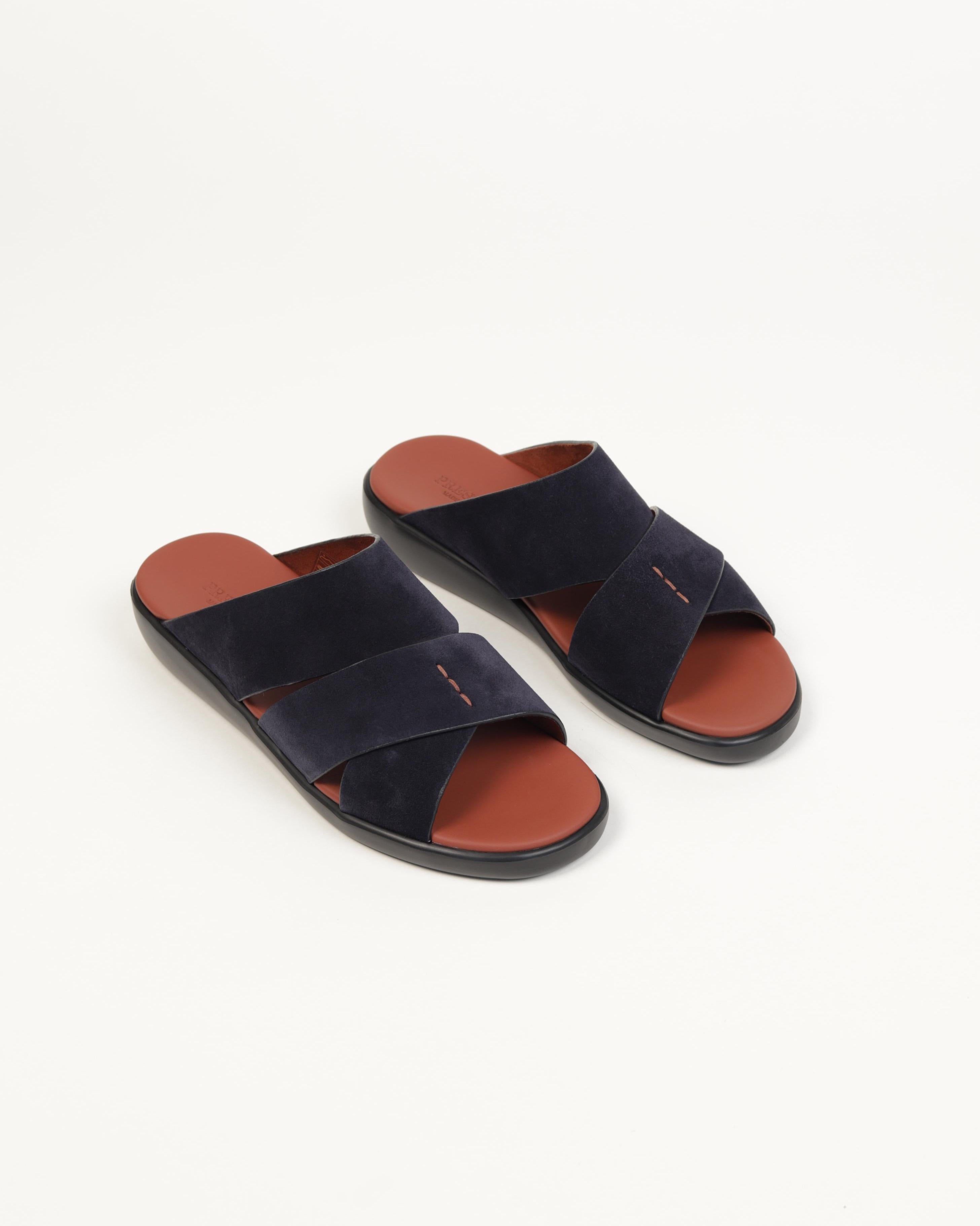 Extra- Light Sandals Men. Perfect for all-day wear, these lightweight sandals combine durability with sleek design.