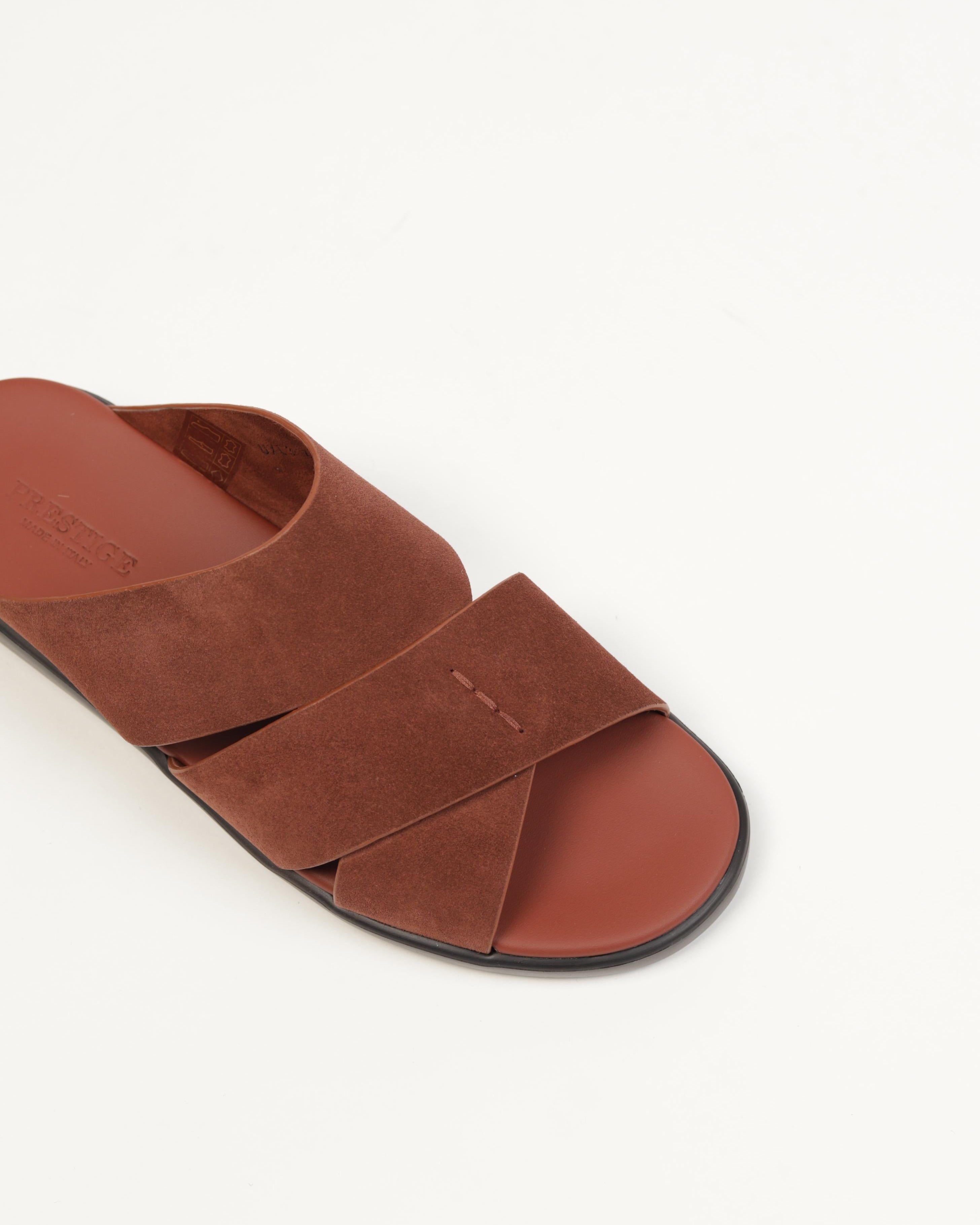 Extra- Light Sandals Men. Perfect for all-day wear, these lightweight sandals combine durability with sleek design.