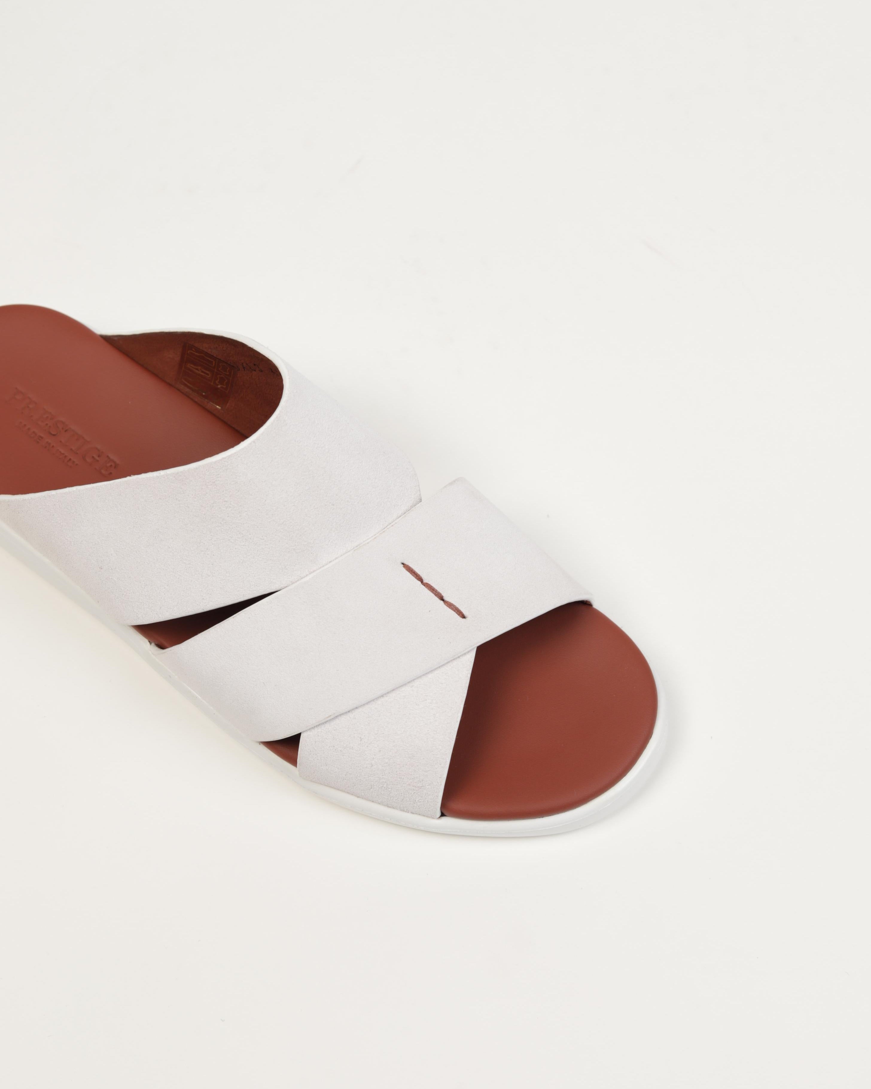 Extra- Light Sandals Men. Perfect for all-day wear, these lightweight sandals combine durability with sleek design.