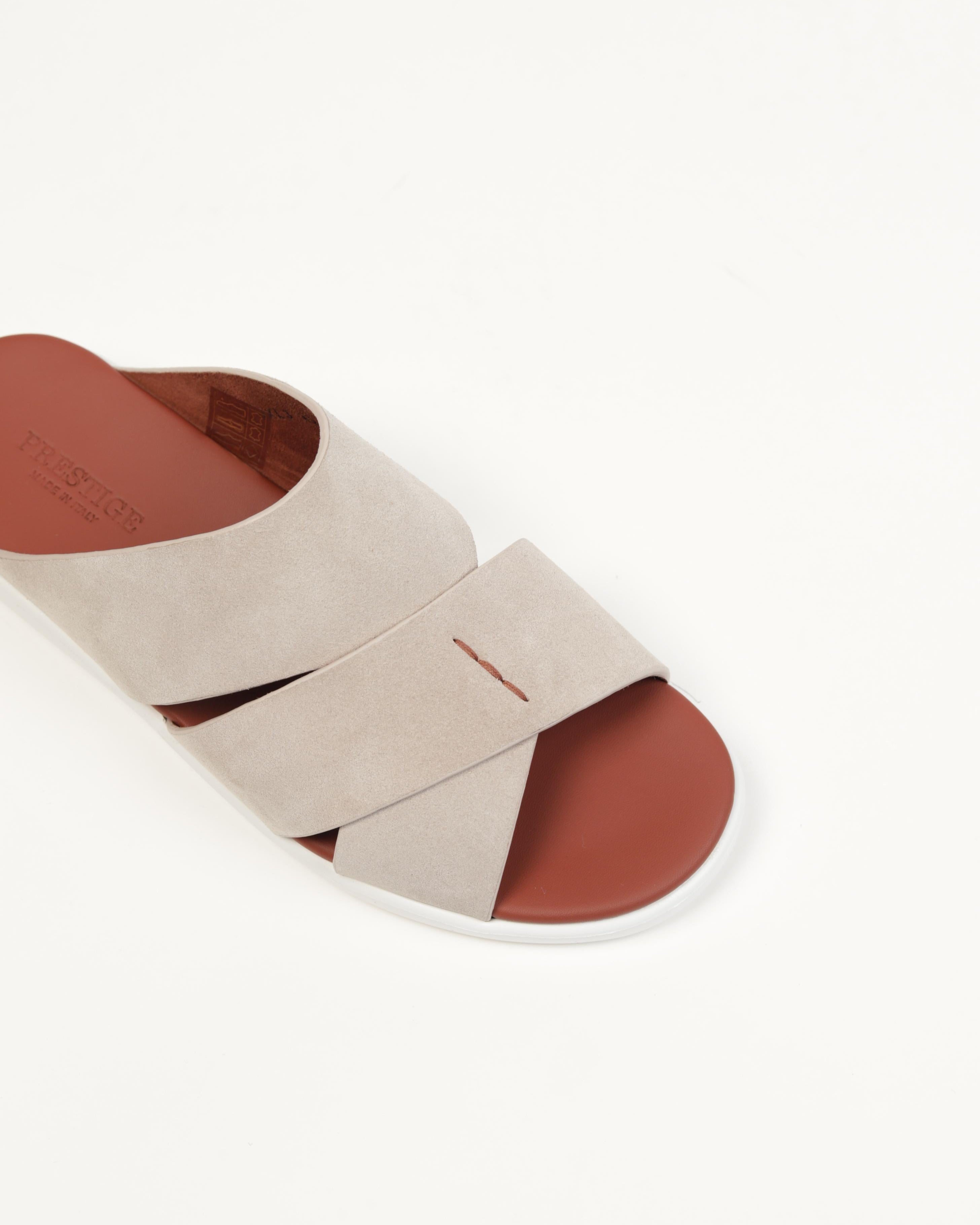 Extra- Light Sandals Men. Perfect for all-day wear, these lightweight sandals combine durability with sleek design.