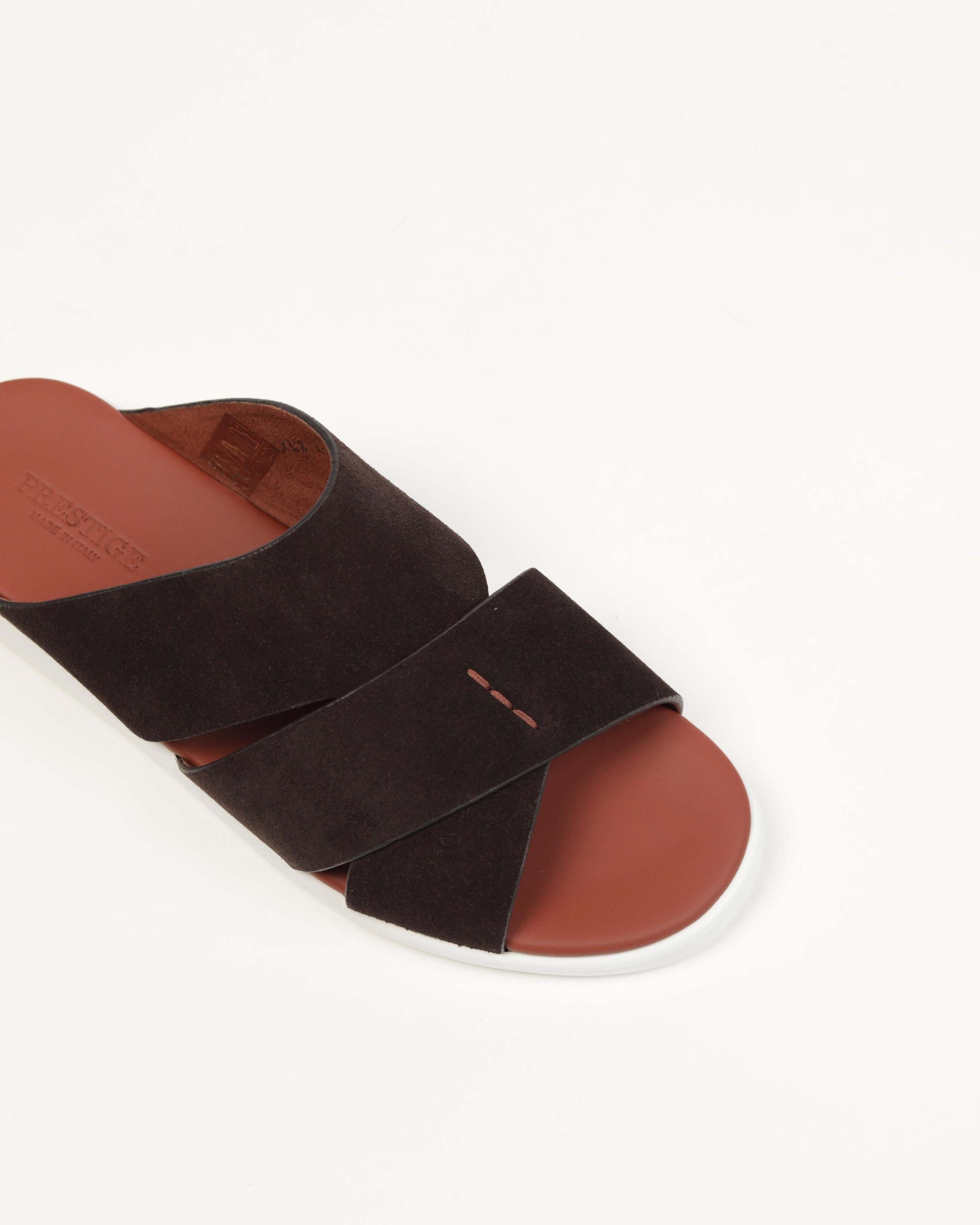 Extra- Light Sandals Men. Perfect for all-day wear, these lightweight sandals combine durability with sleek design.
