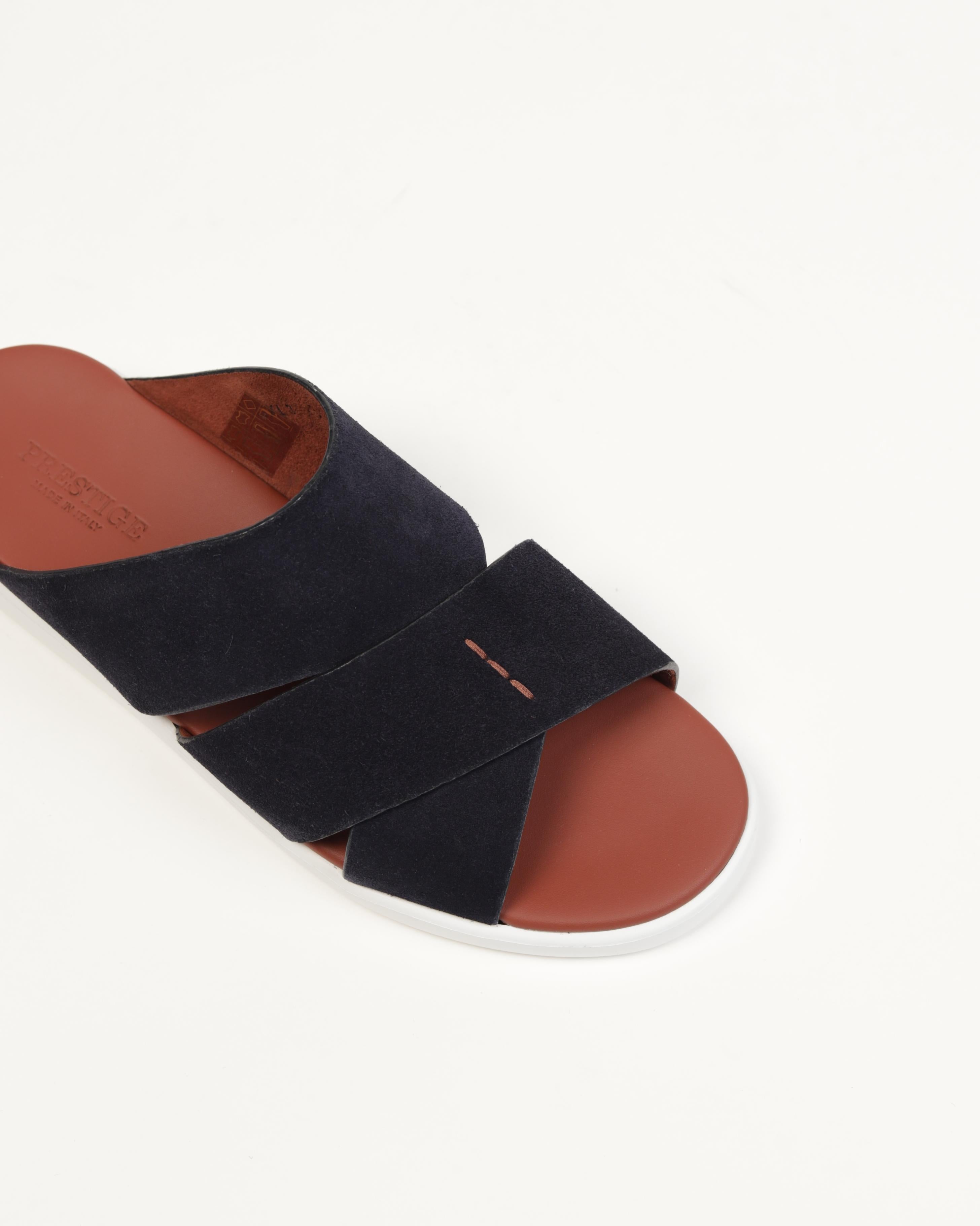 Extra- Light Sandals Men. Perfect for all-day wear, these lightweight sandals combine durability with sleek design.