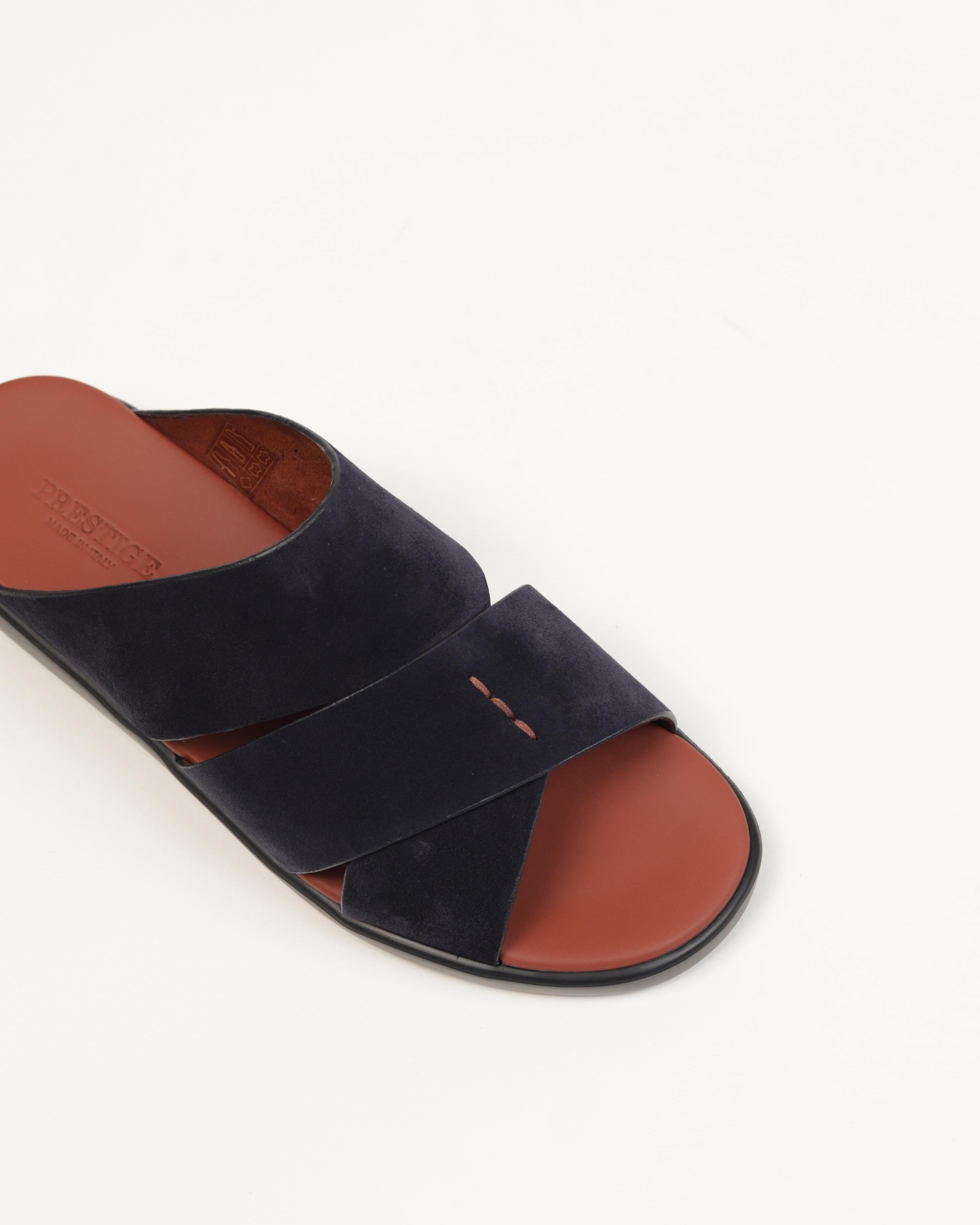Extra- Light Sandals Men. Perfect for all-day wear, these lightweight sandals combine durability with sleek design.