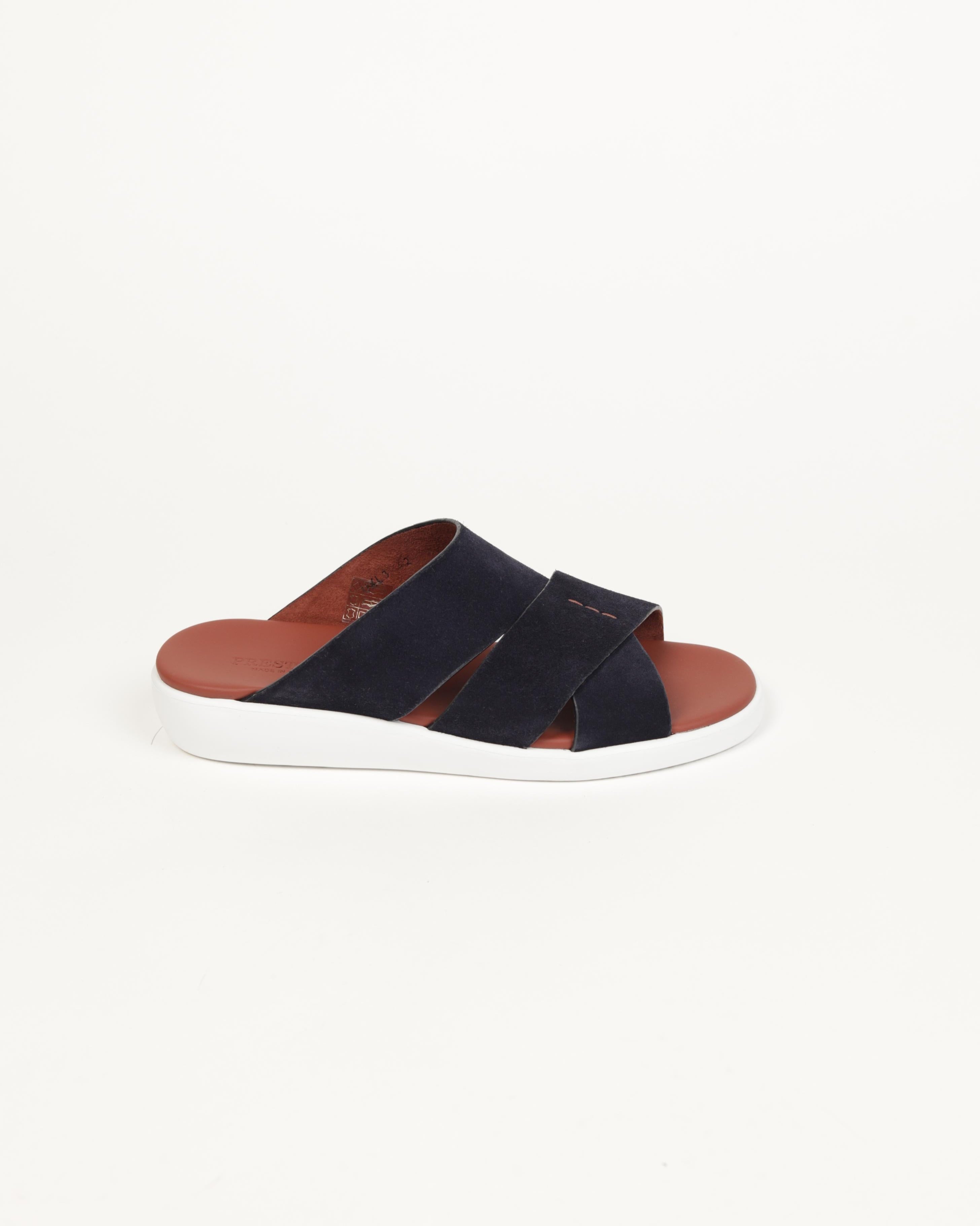 Extra- Light Sandals Men. Perfect for all-day wear, these lightweight sandals combine durability with sleek design.