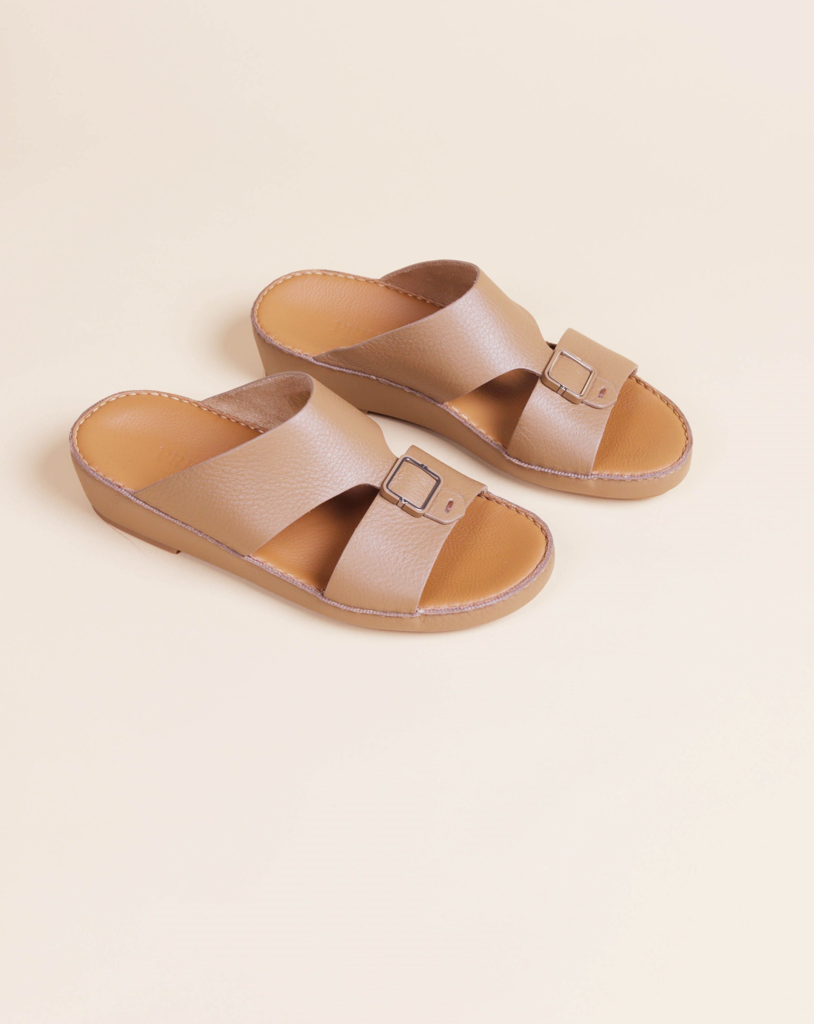 P3327 LEGACY TROTTER CAMEL