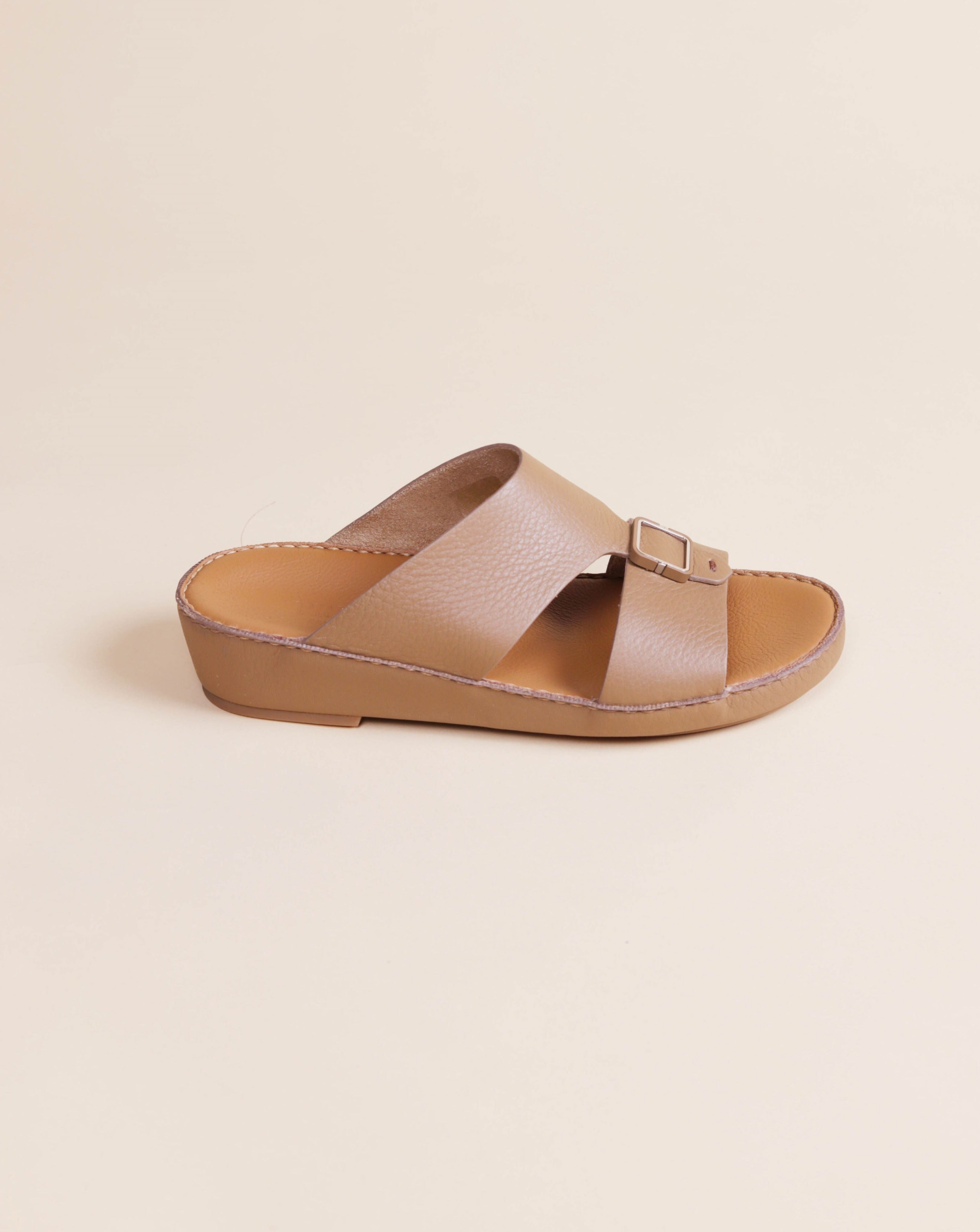 P3327 LEGACY TROTTER CAMEL