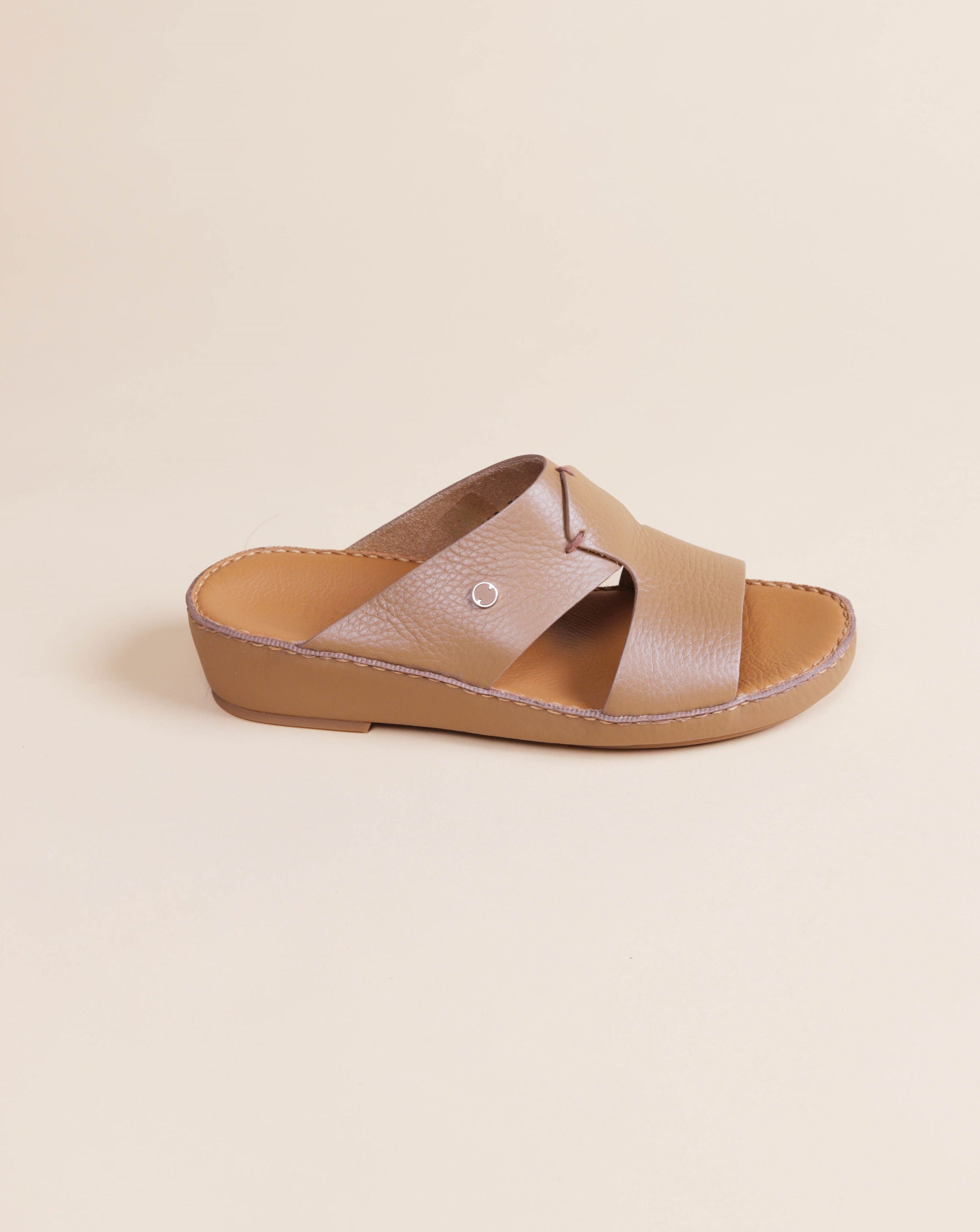 P3326 LEGACY TROTTER CAMEL