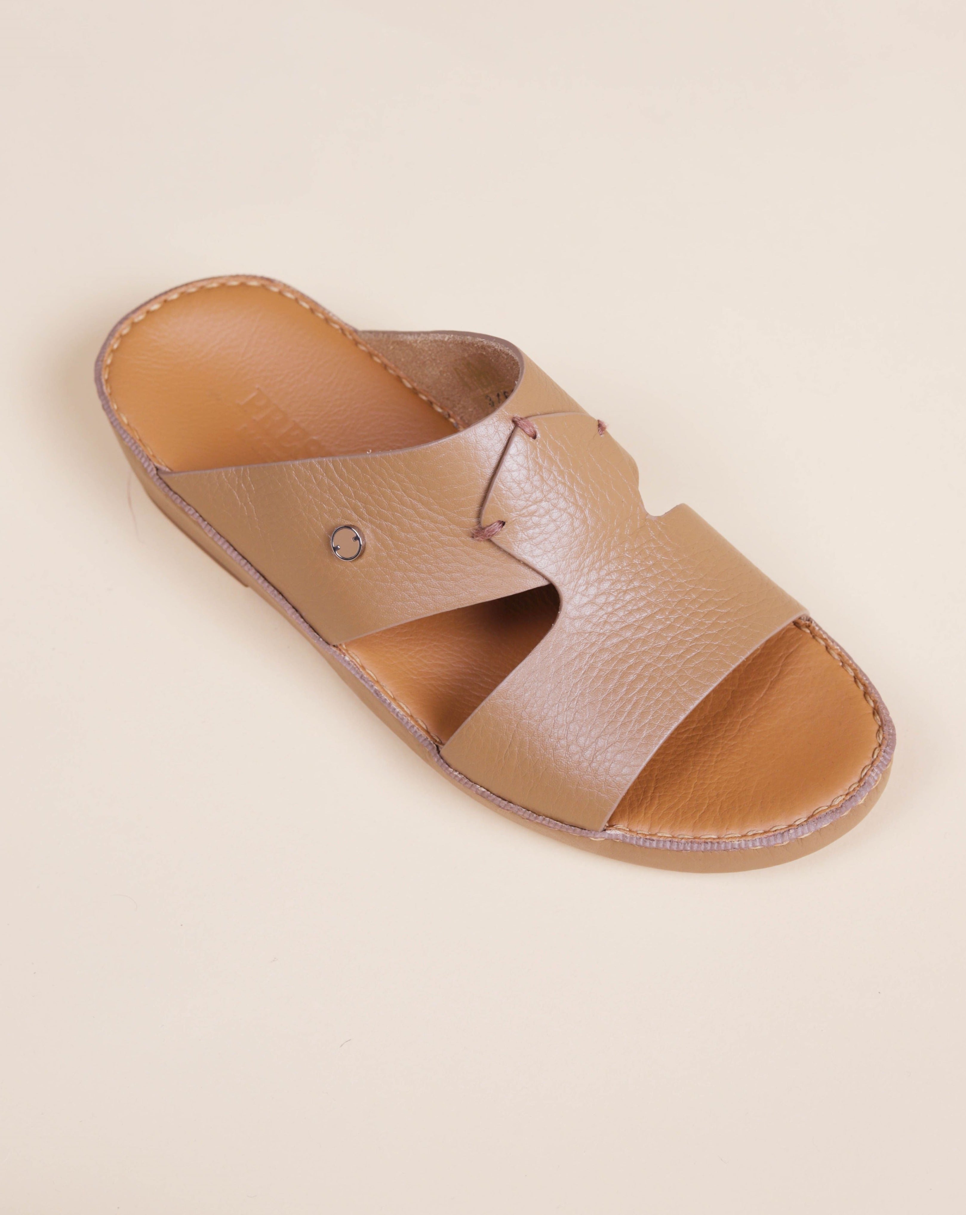 P3326 LEGACY TROTTER CAMEL