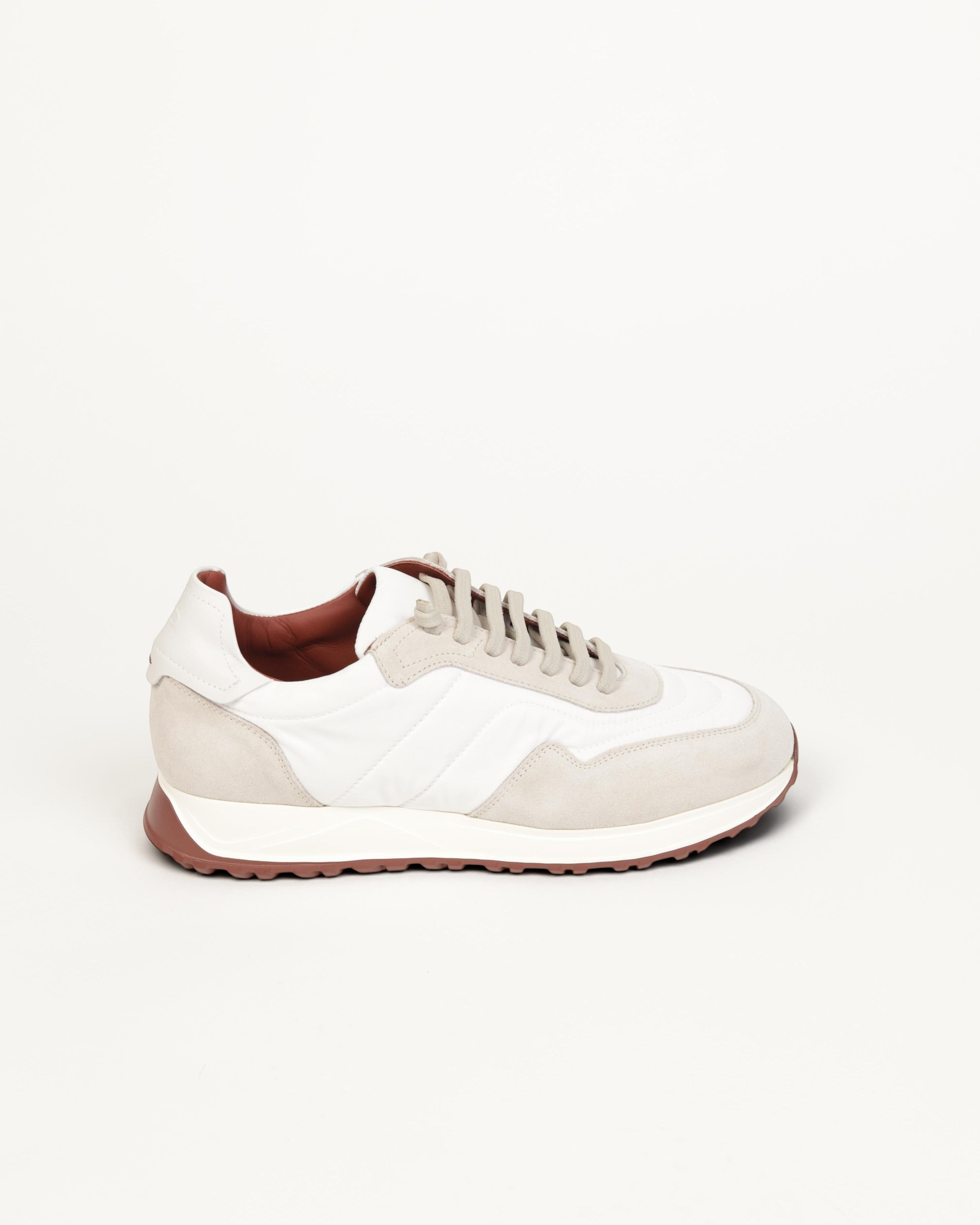 Prestige XLR Weekend Walk XL limited edition sneakers in beige suede and white leather with a brown rubber sole.