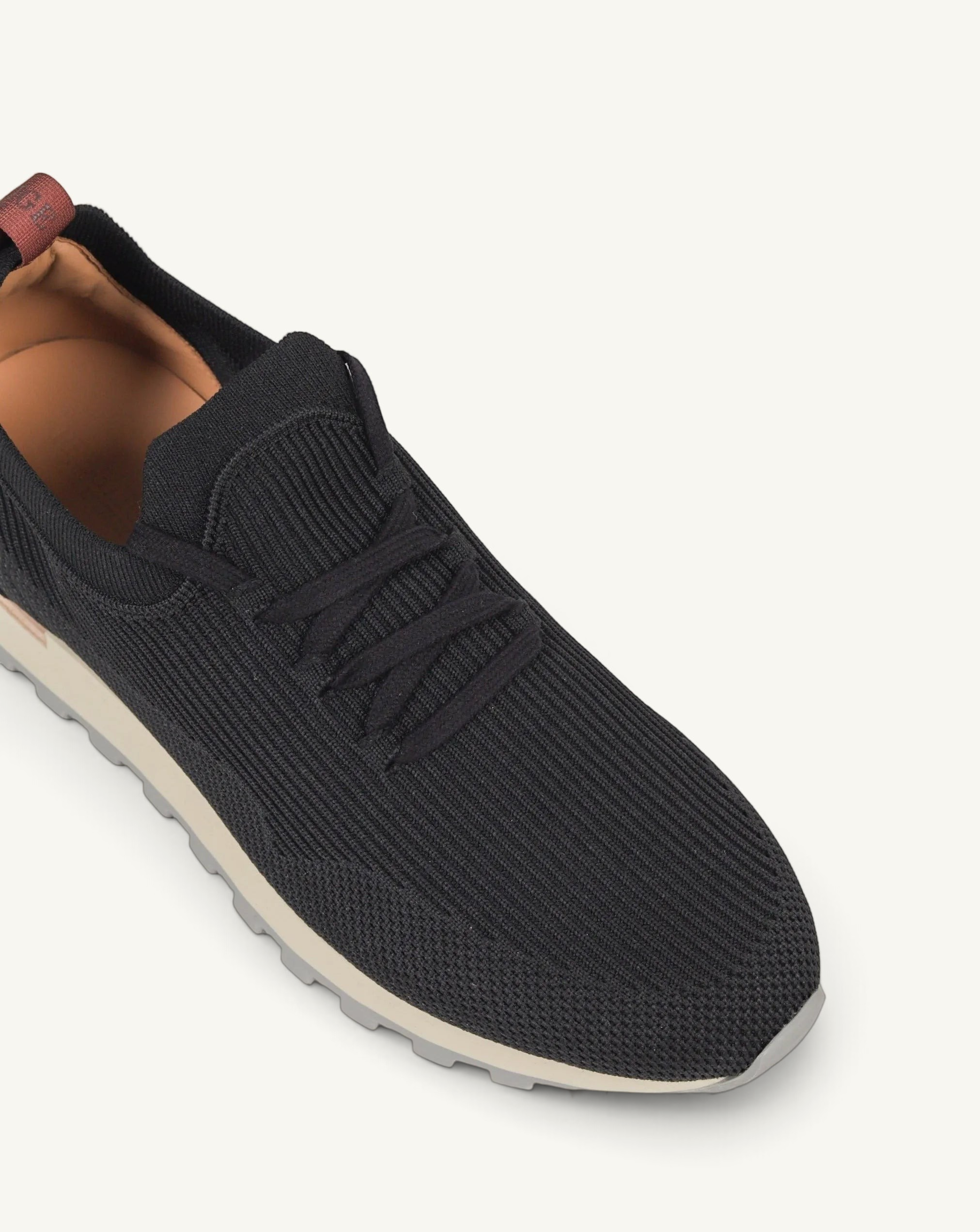 Prestige PS-U5318 Flexy Walk black knit running sneakers with a textured upper and a contrasting light grey sole.