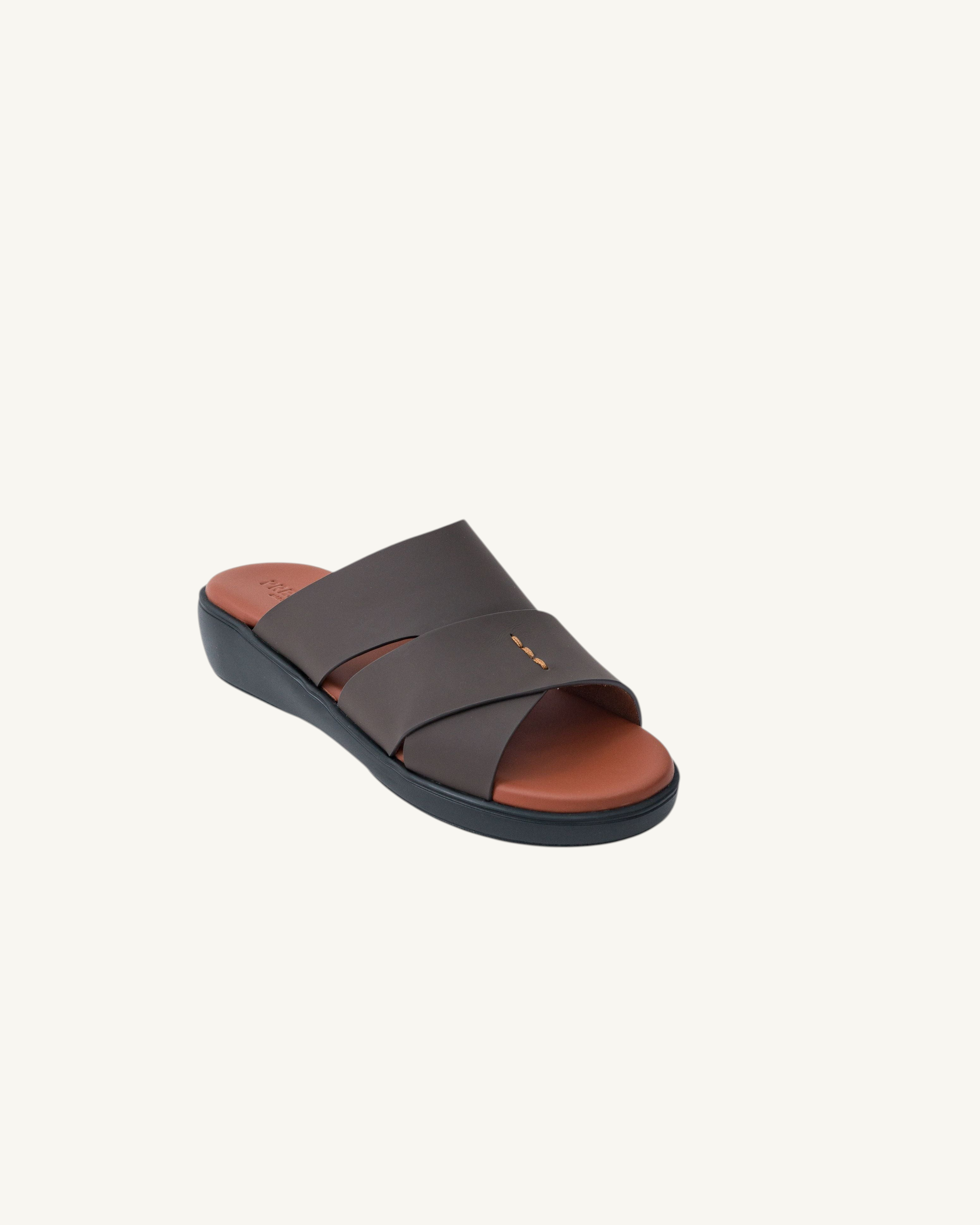 Prestige kids extra light sandals in cocoa brown gommato leather with a cross-strap design, made in Italy.