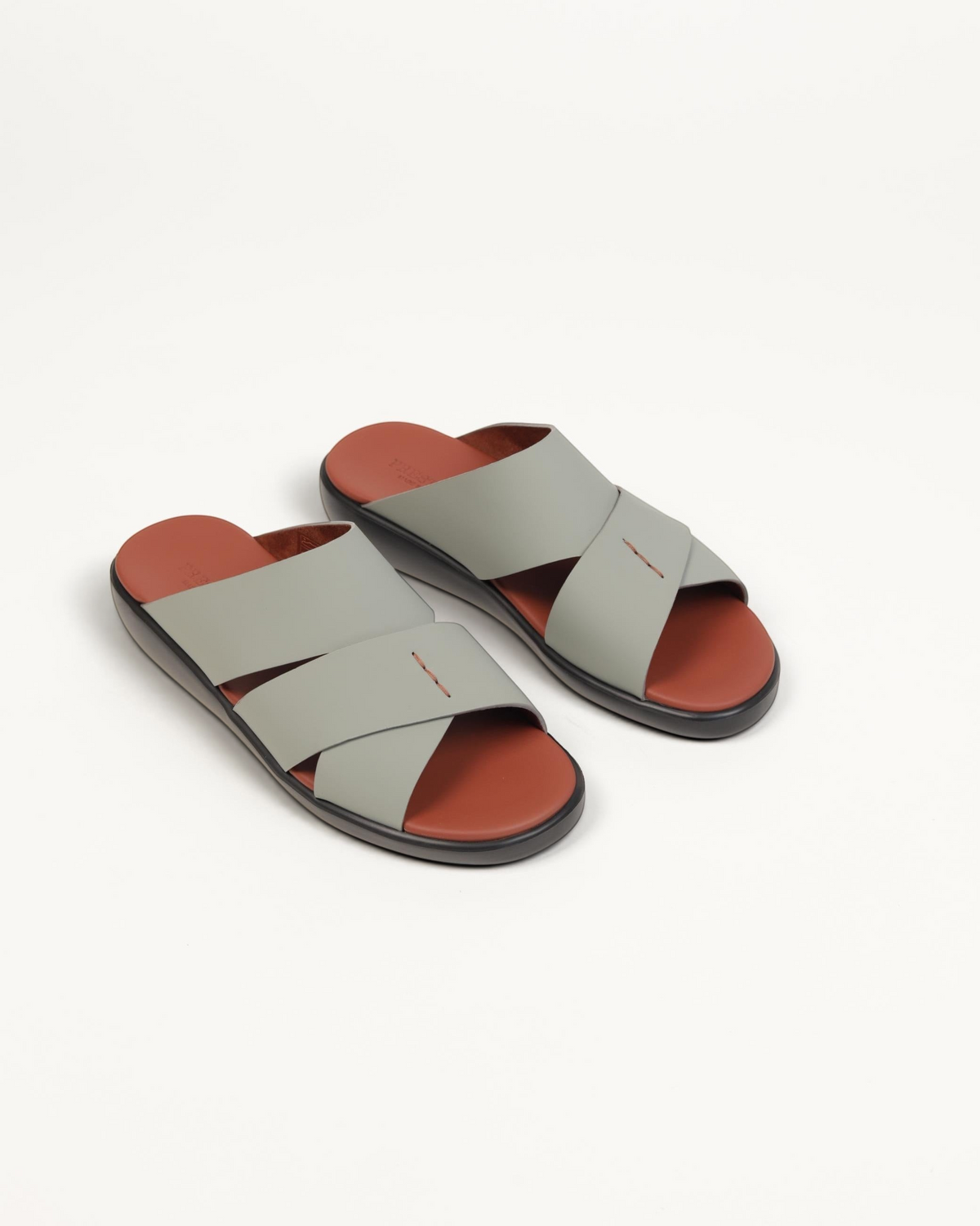 Prestige men's extra light sandals in nube grey with a cross-strap design and rust-coloured footbed