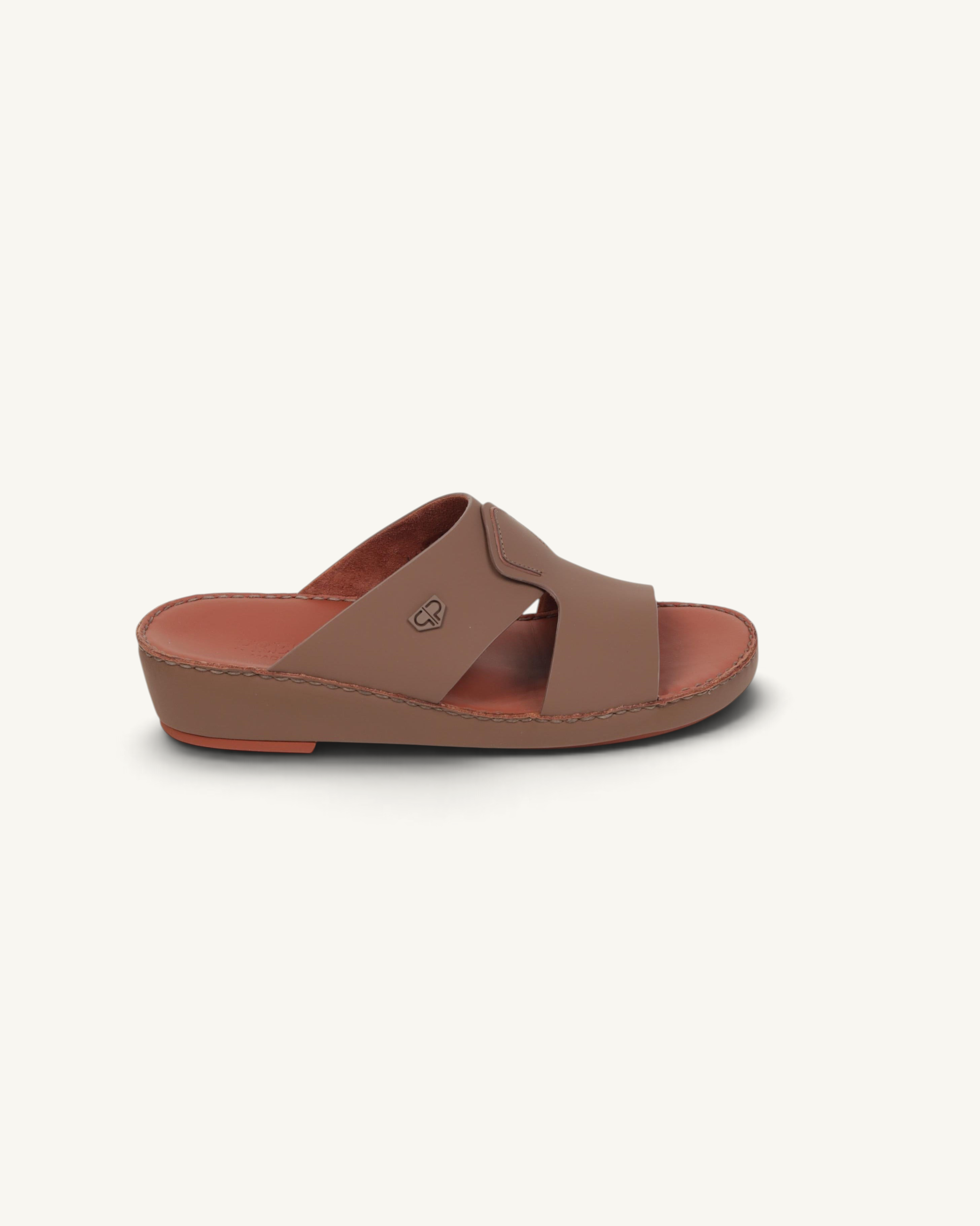 Prestige P3436 VINTAGE LUX MATT wood-toned leather slide sandal with a metallic logo detail and comfortable footbed