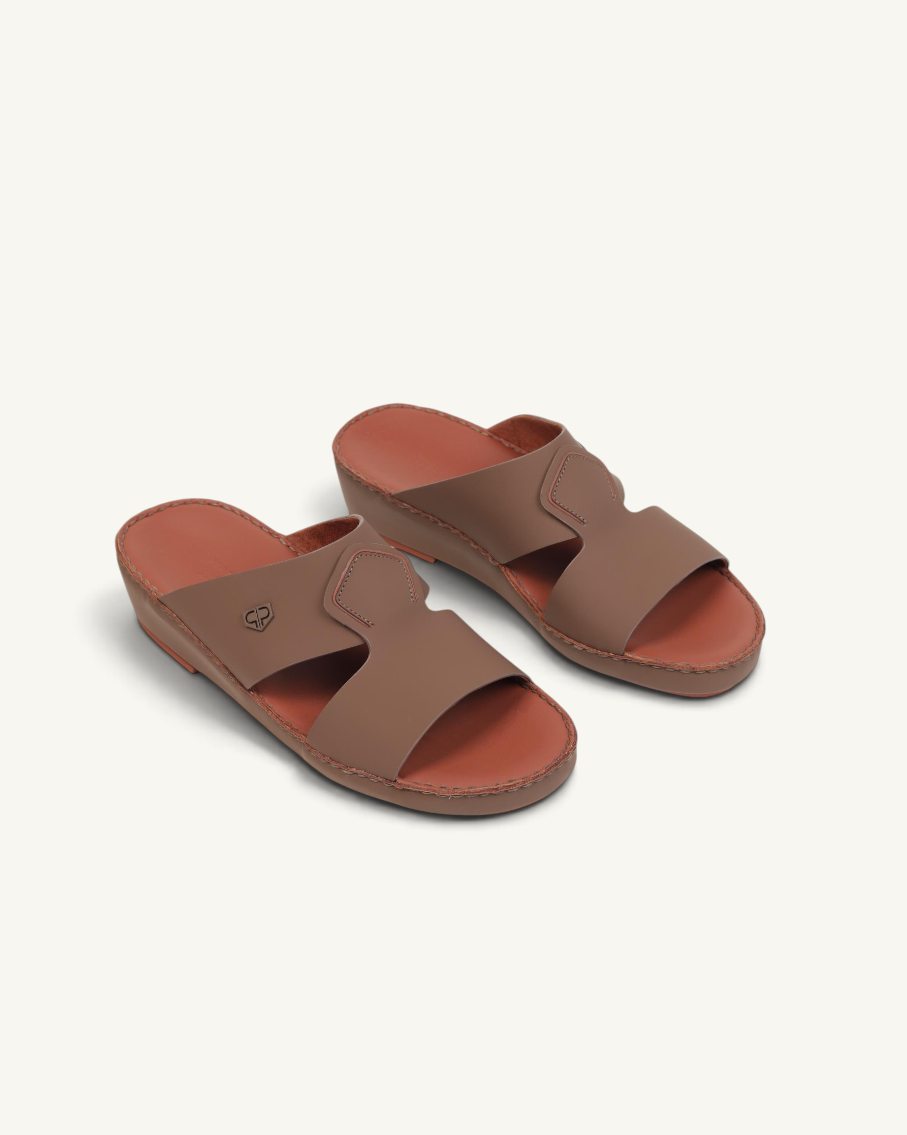 Prestige P3436 VINTAGE LUX MATT Wood leather slide sandals in a matte brown finish with a comfortable footbed.