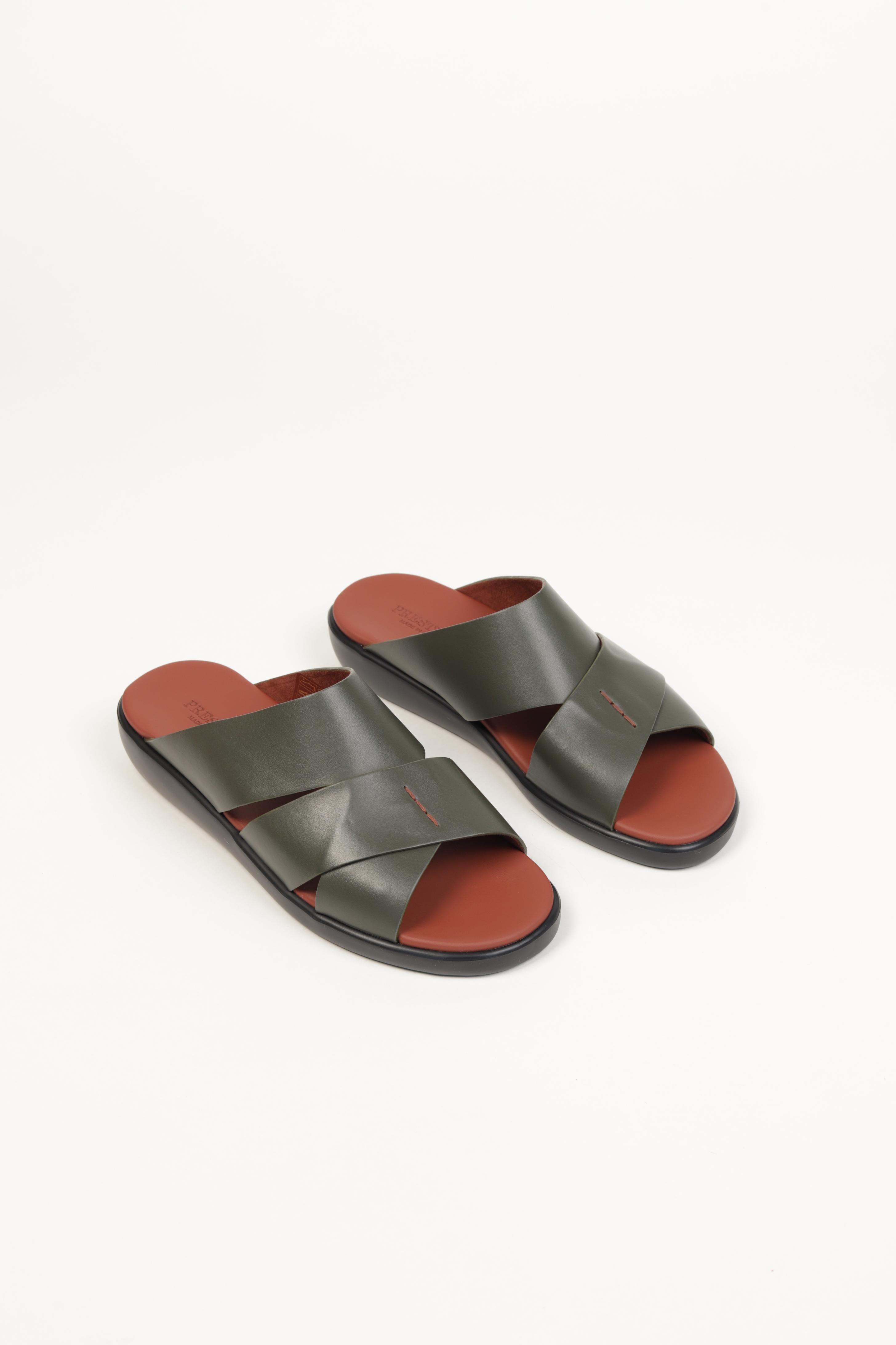 Extra- Light Sandals Men. Perfect for all-day wear, these lightweight sandals combine durability with sleek design.