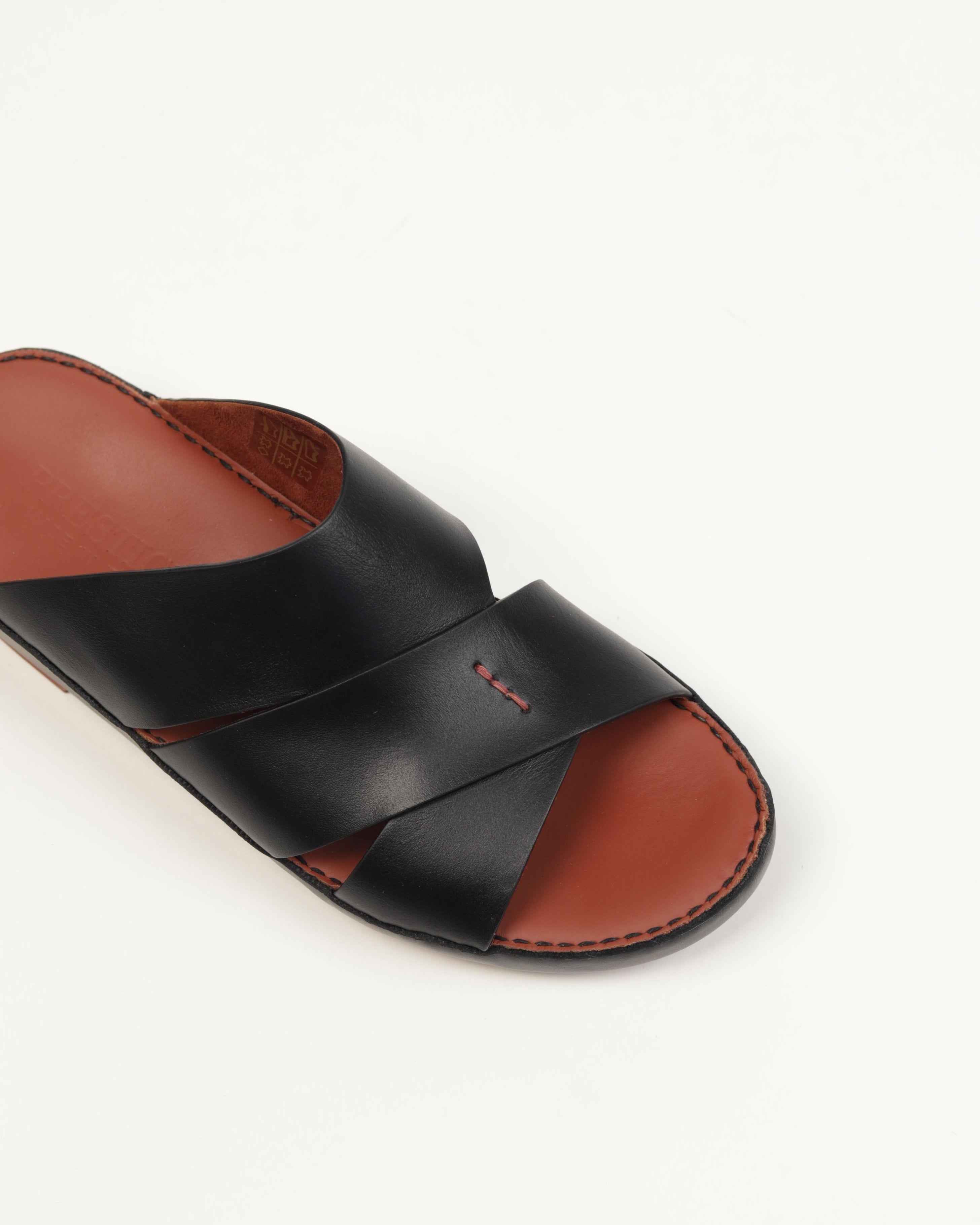 Premium men's sandals in the UAE, crafted from genuine Italian and natural leather.