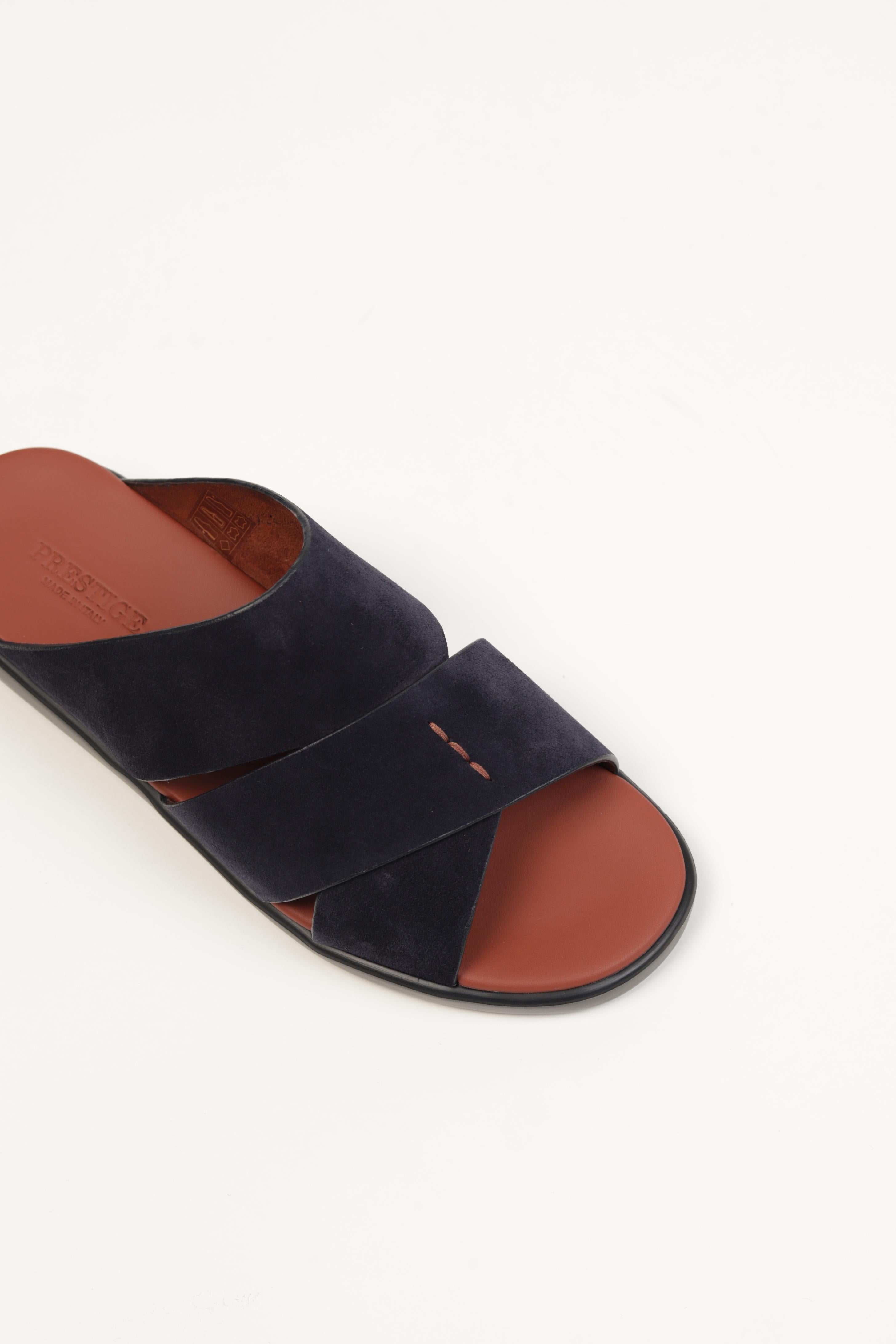 Extra- Light Sandals Men. Perfect for all-day wear, these lightweight sandals combine durability with sleek design.