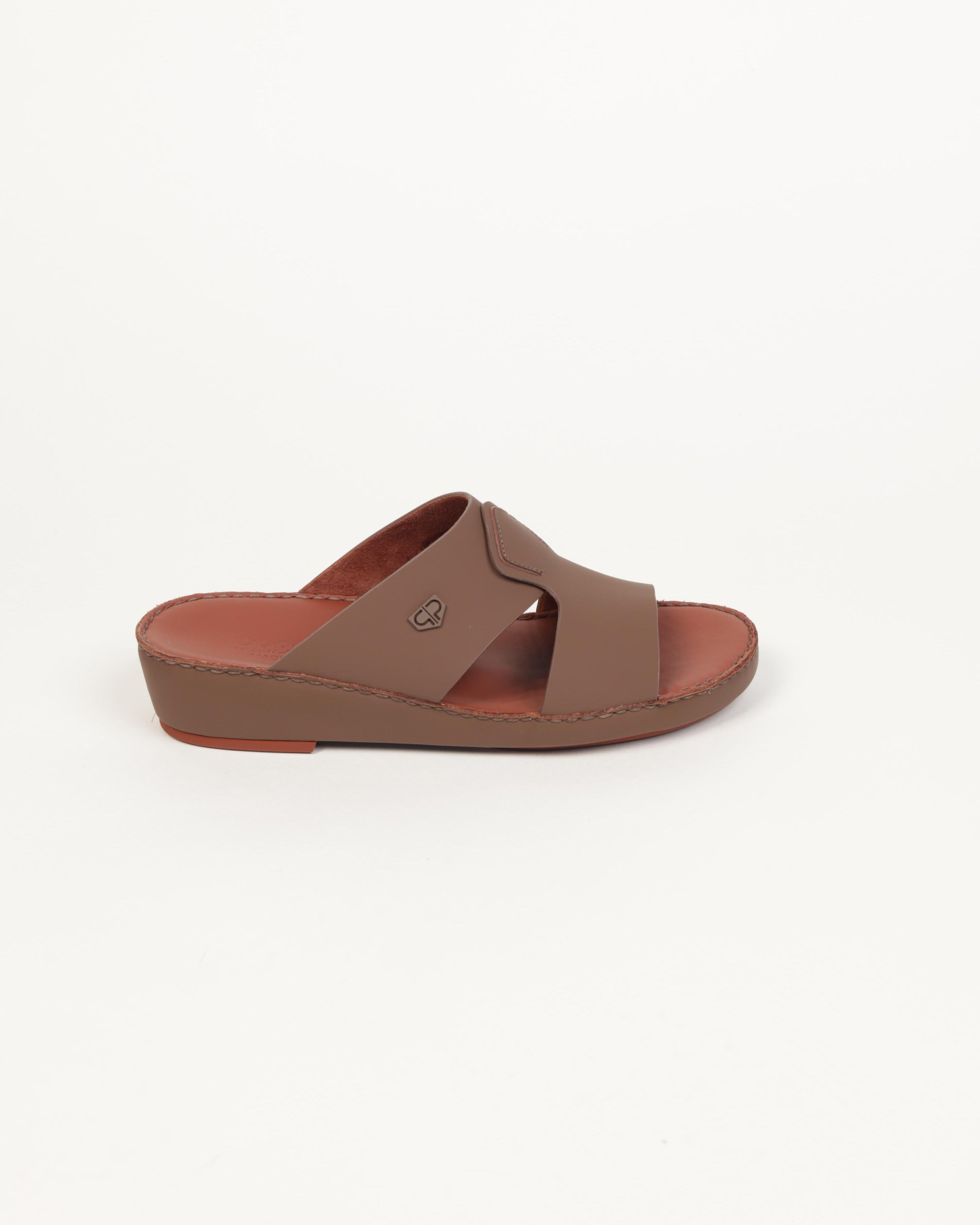 Premium men's sandals in the UAE, crafted from genuine Italian and natural leather.