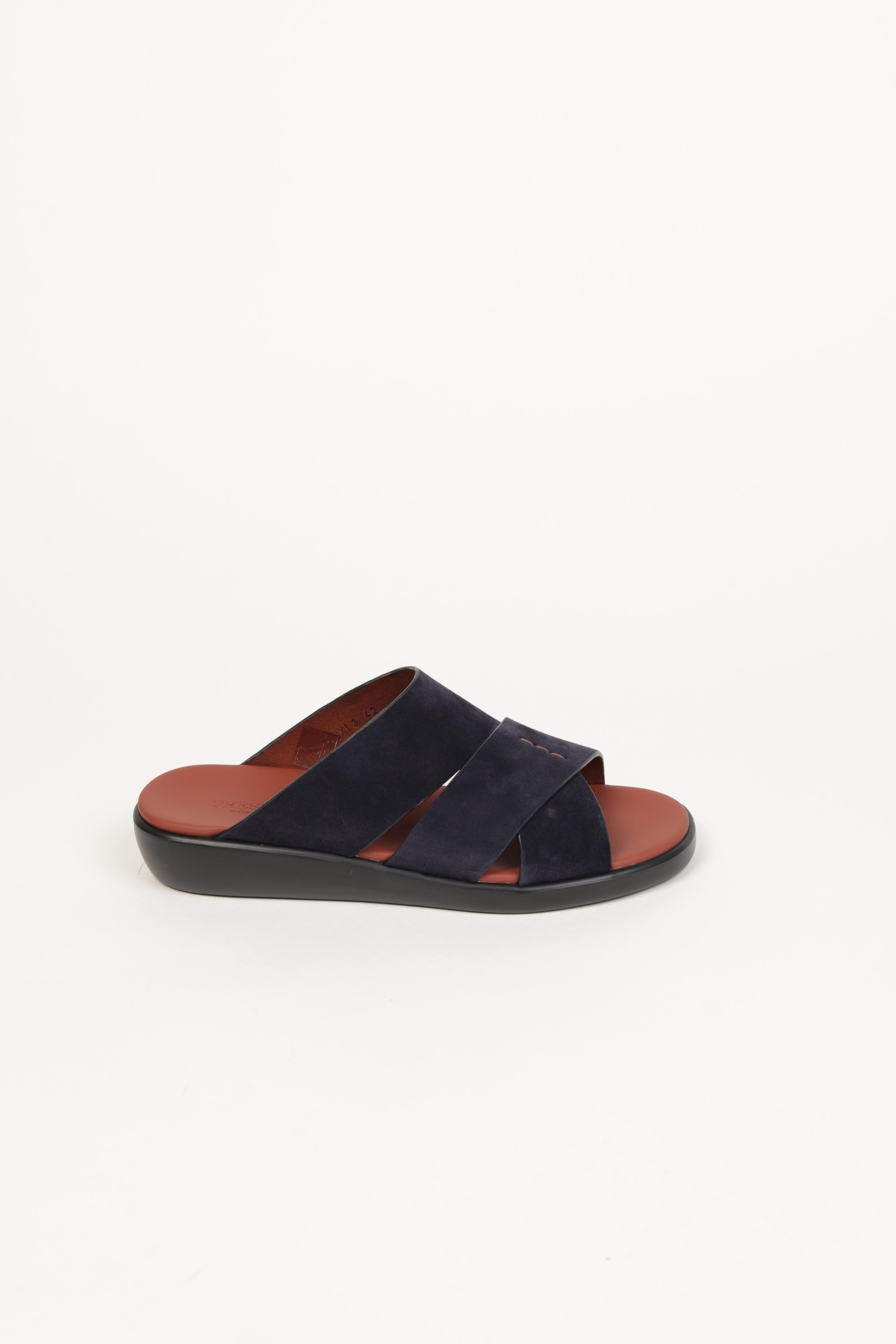 Extra- Light Sandals Men. Perfect for all-day wear, these lightweight sandals combine durability with sleek design.