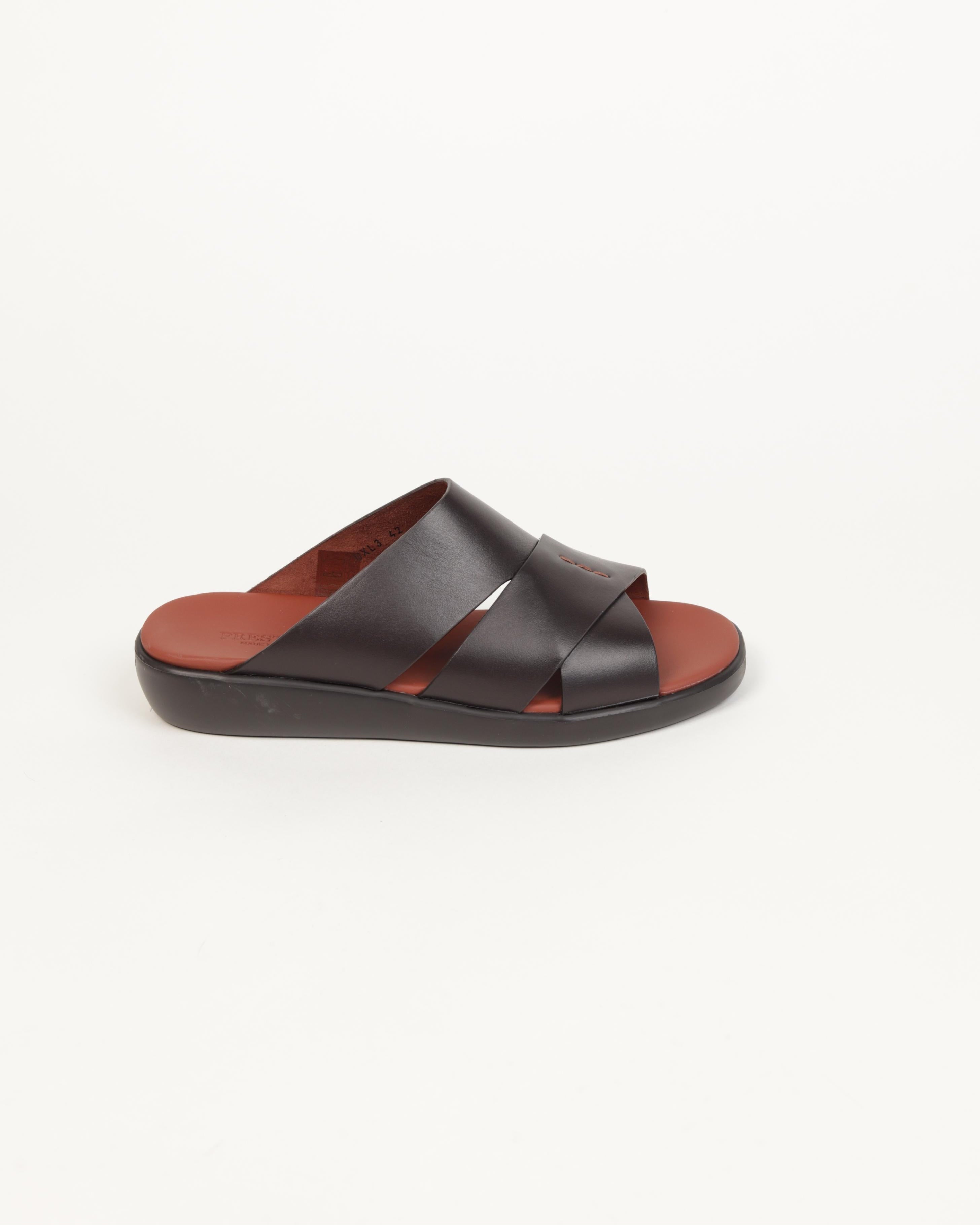 Premium men's sandals in the UAE, crafted from genuine Italian and natural leather.