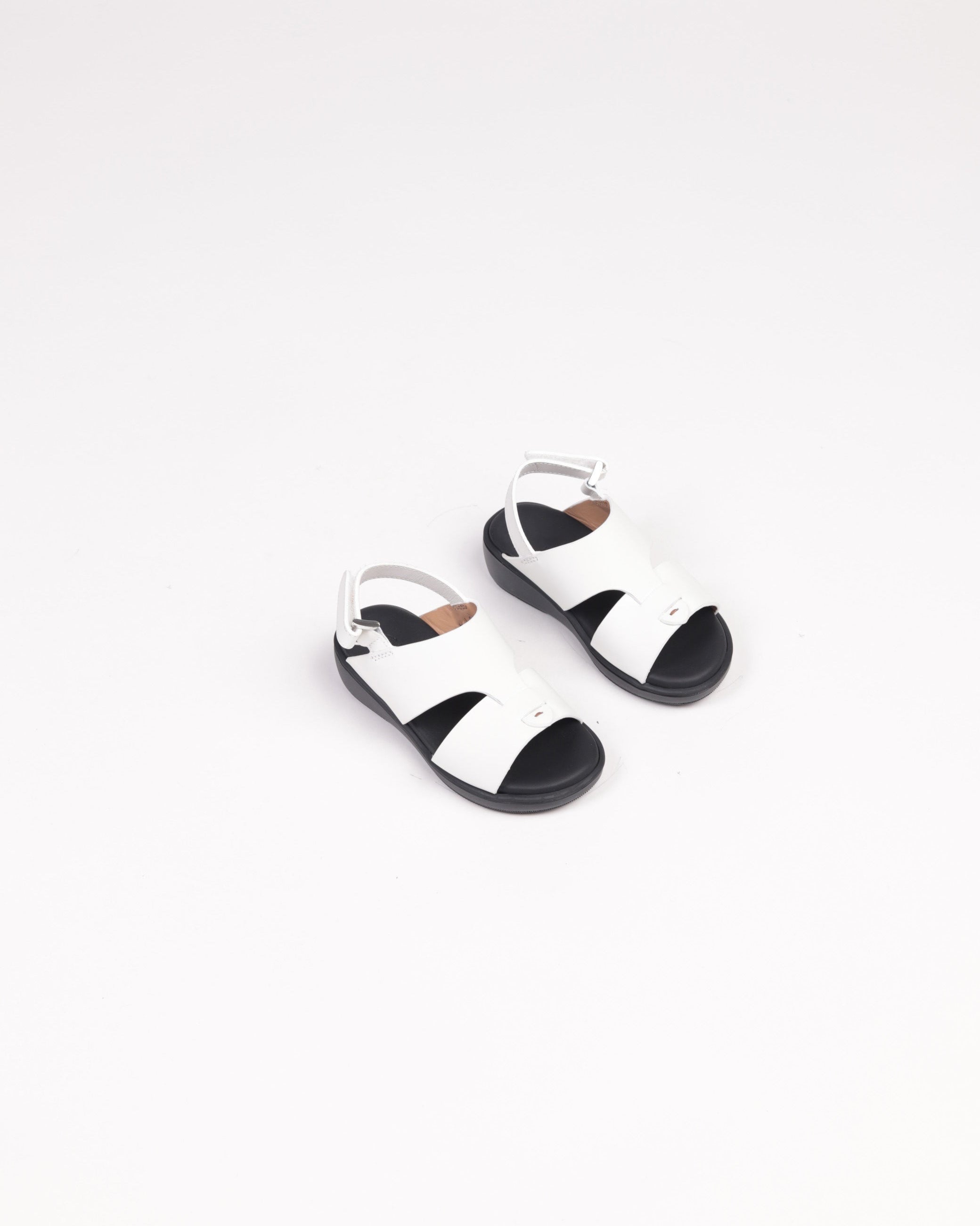 Baby extra light sandals with backstrap