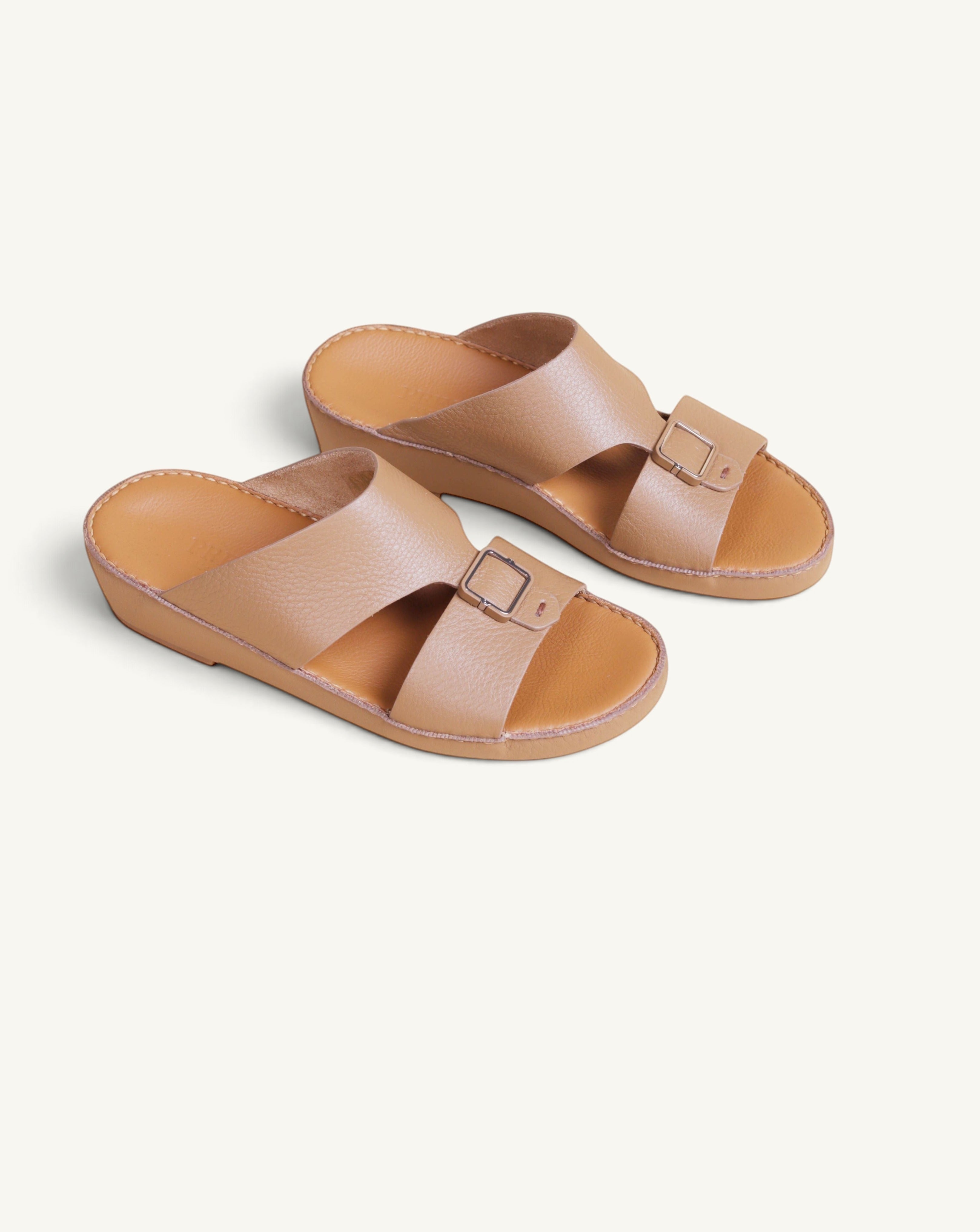 P3327  LEGACY TROTTER CAMEL