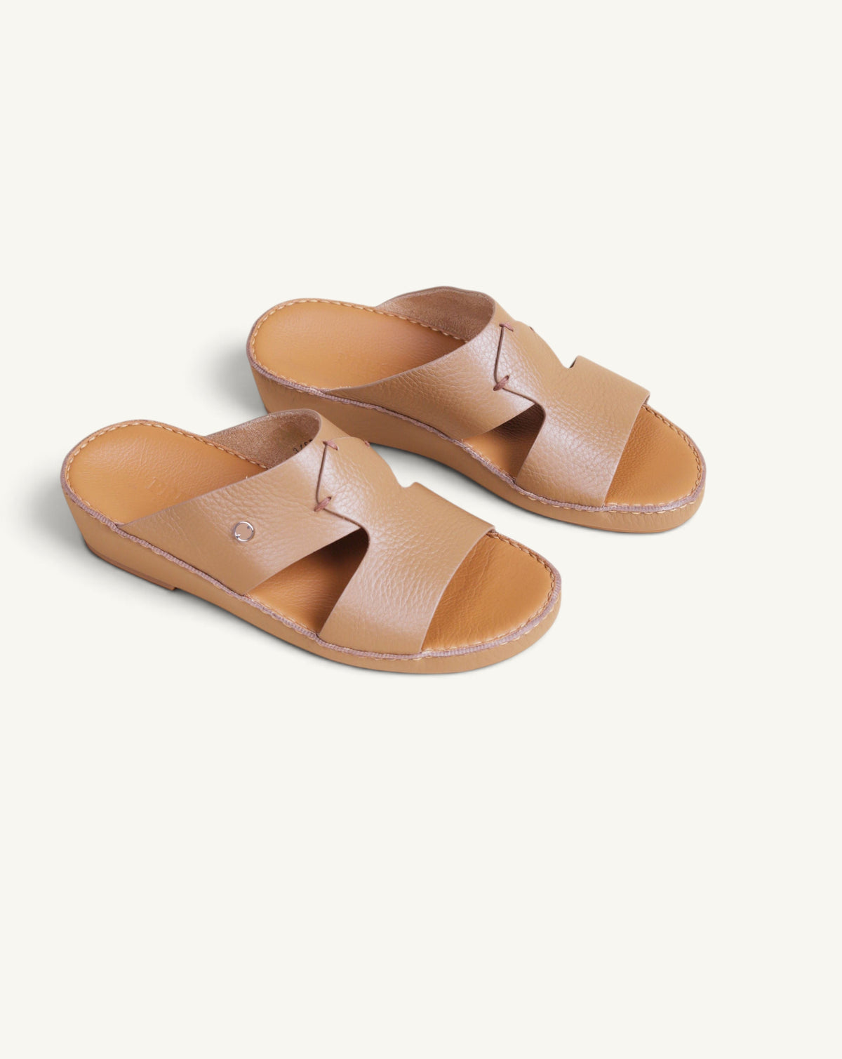 P3326  LEGACY TROTTER CAMEL