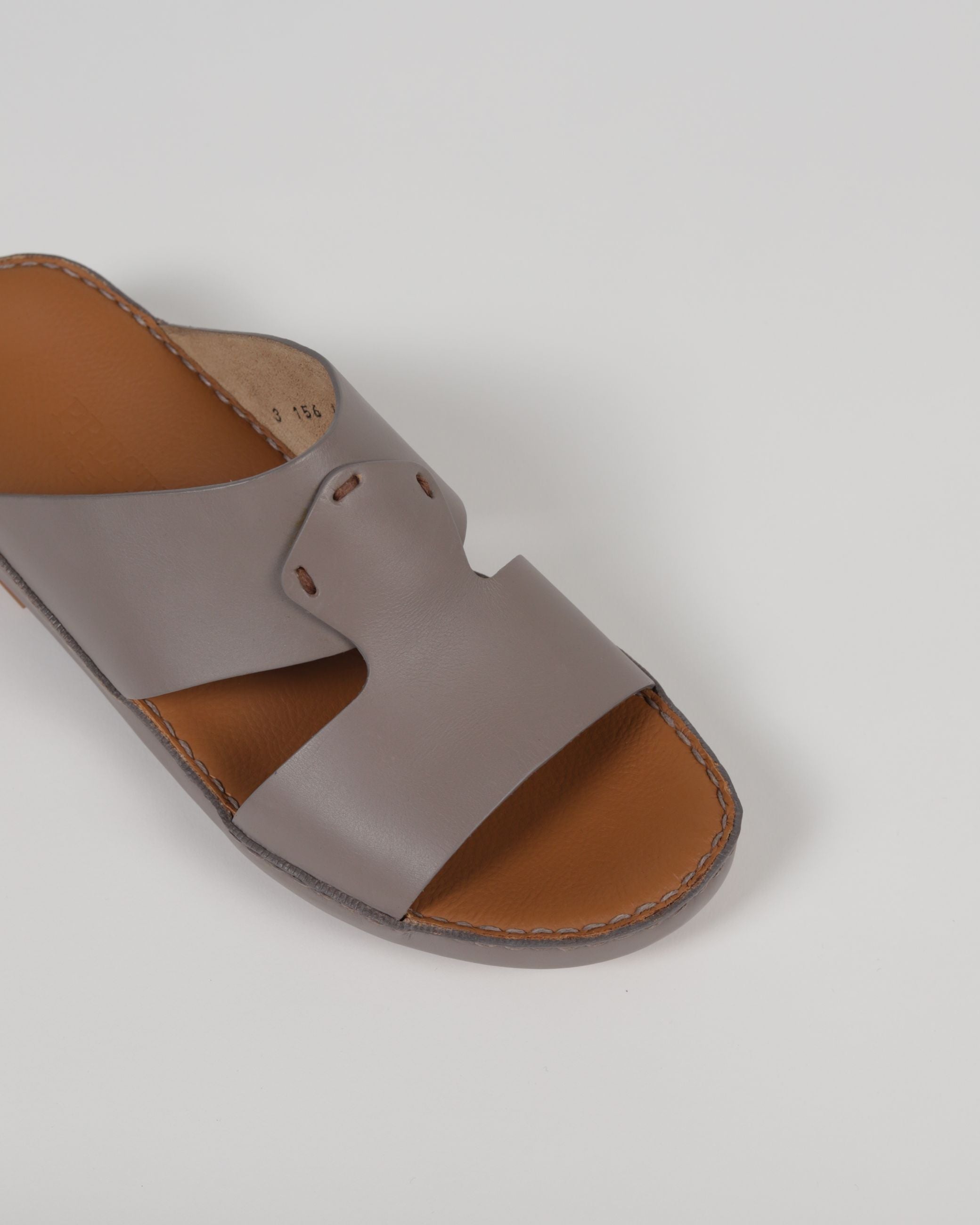 P3439 ليجاسي لوكس أبيض نابا ناعم