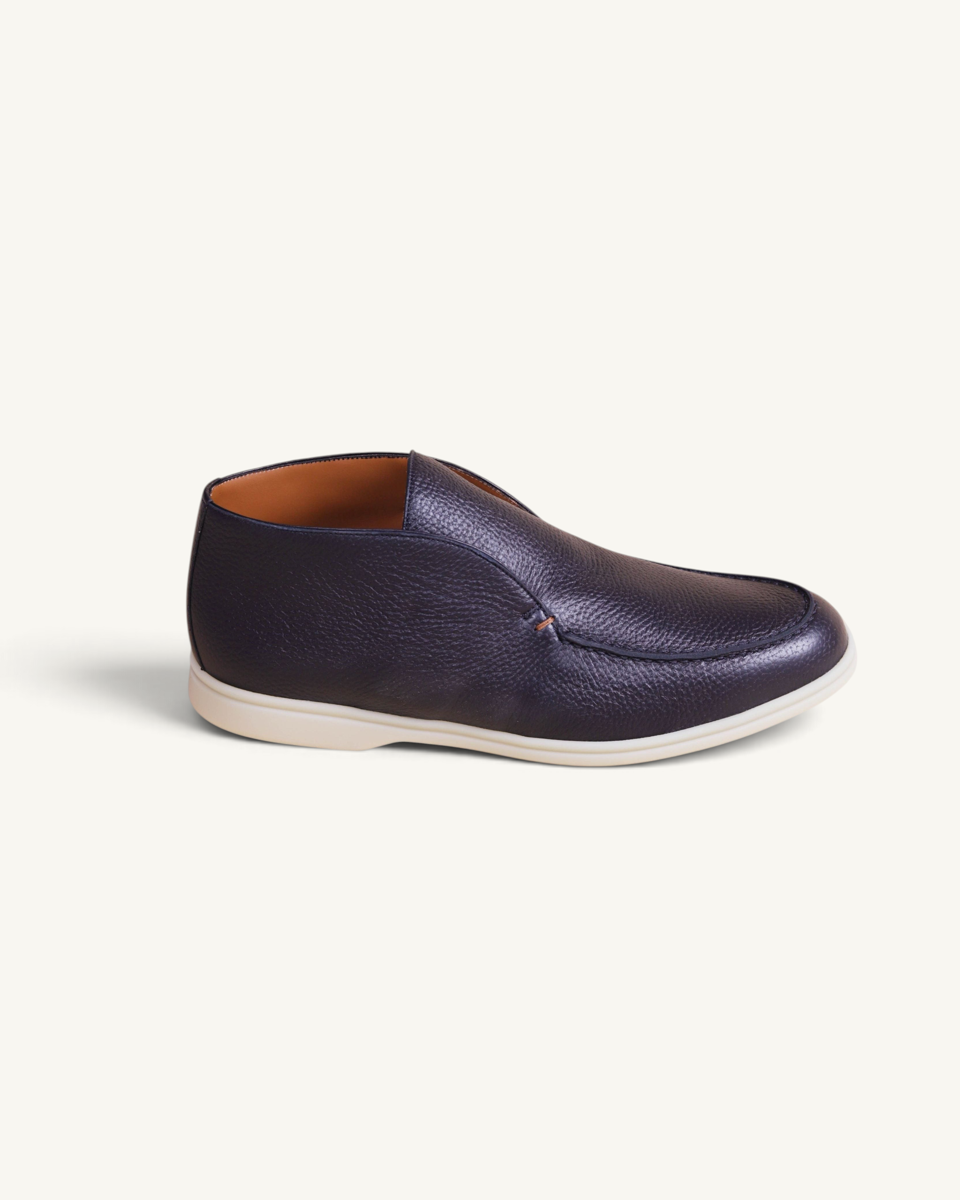 Prestige PDL092C ankle boot in blue deer leather with a white rubber sole and slip-on design