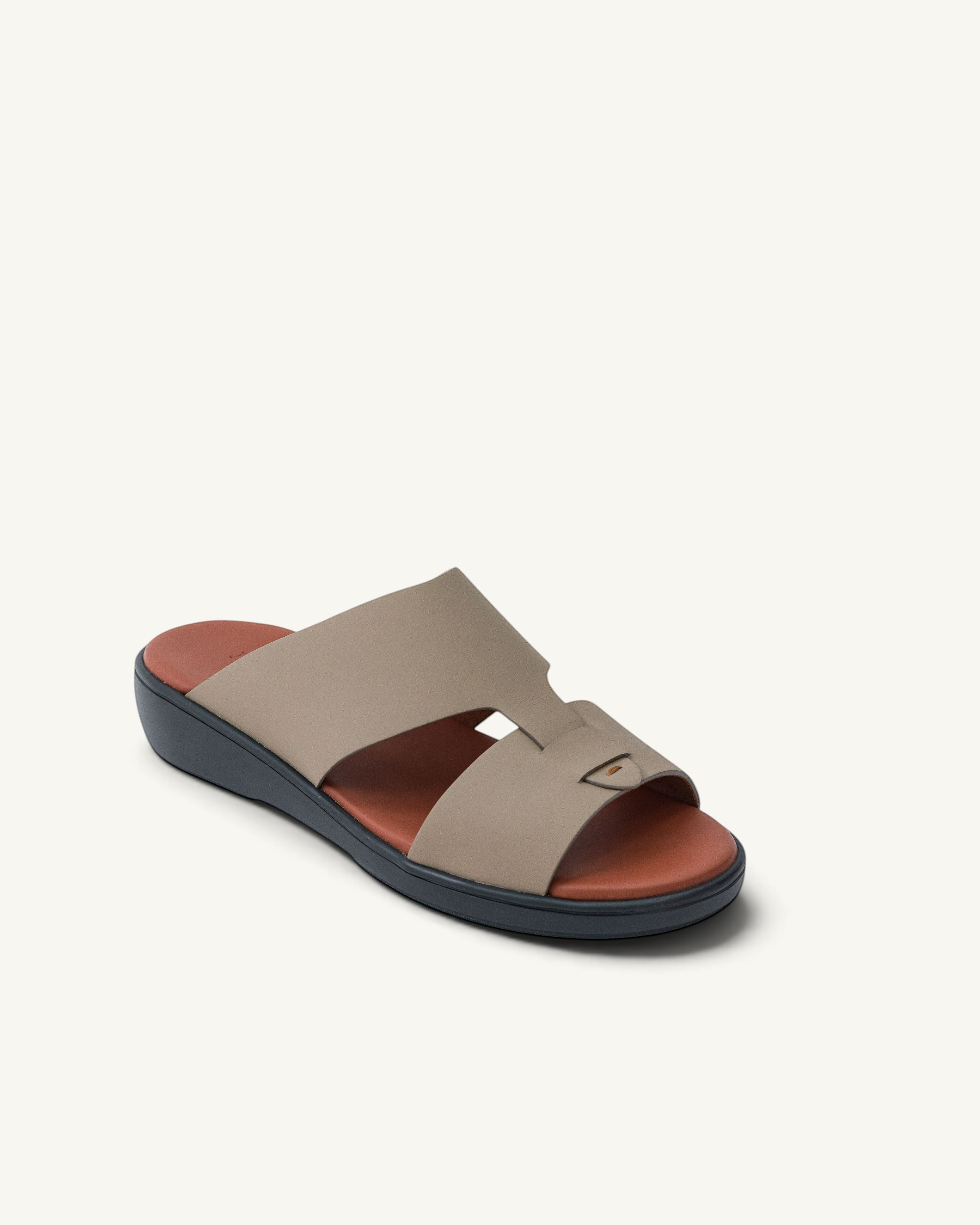 Prestige XL Classic sandals in cappuccino gommato leather with a comfortable wedge sole and open-toe design.