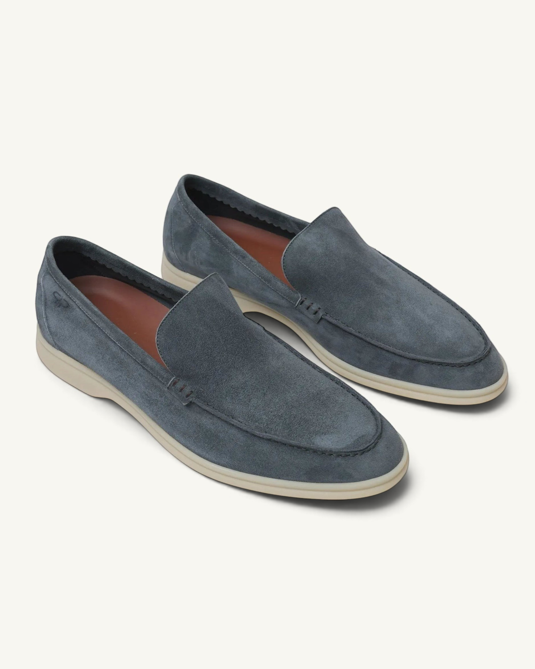 Prestige PSM092S Loafer Walk suede loafers in cenere grey with a comfortable light-coloured rubber sole.