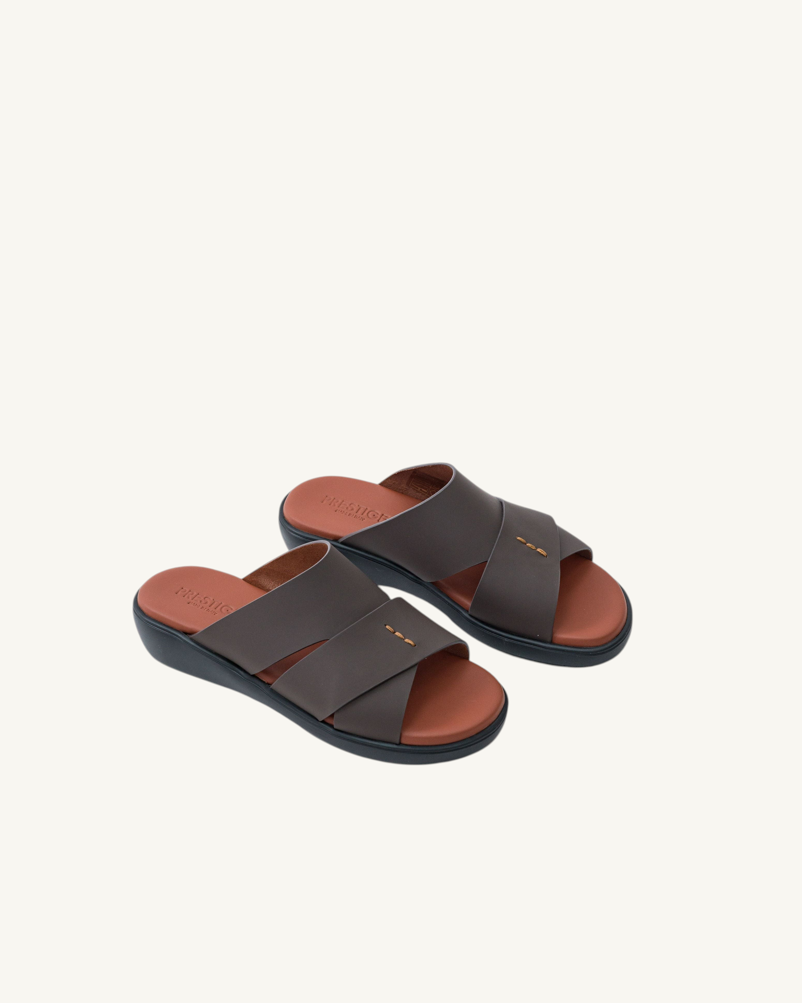 Prestige kids extra light sandals in cocoa brown gommato leather with cross-strap design, made in Italy.