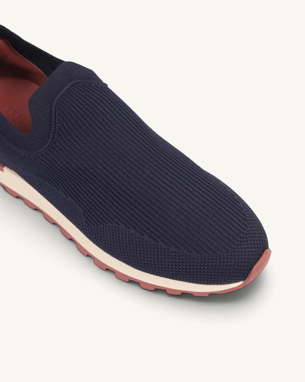 Prestige Flexy Lux active runner in navy blue knit fabric with a contrasting beige and red lugged sole
