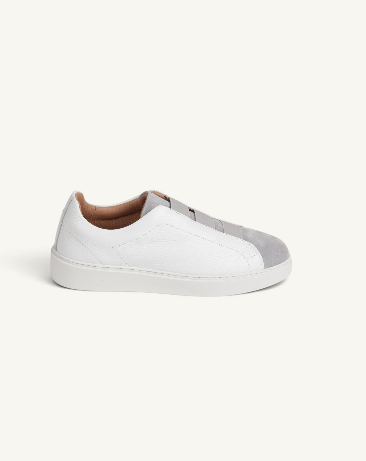 Prestige PGS-U1357-H09 sneakers in white grained leather and grey velour with triple stitch detailing