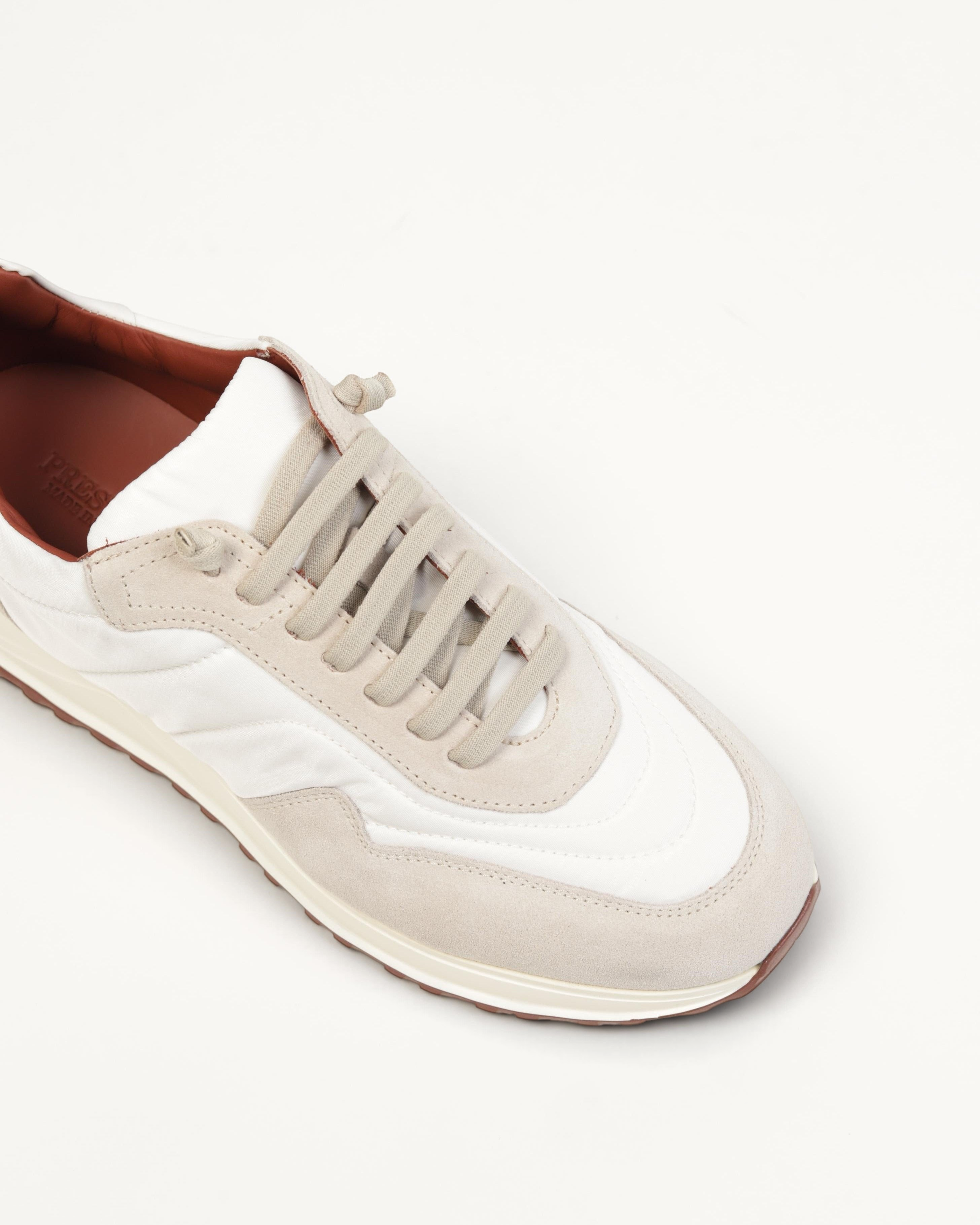 Prestige XLR Weekend Walk XL sneakers in beige and white featuring suede and nylon panels with a brown leather lining.